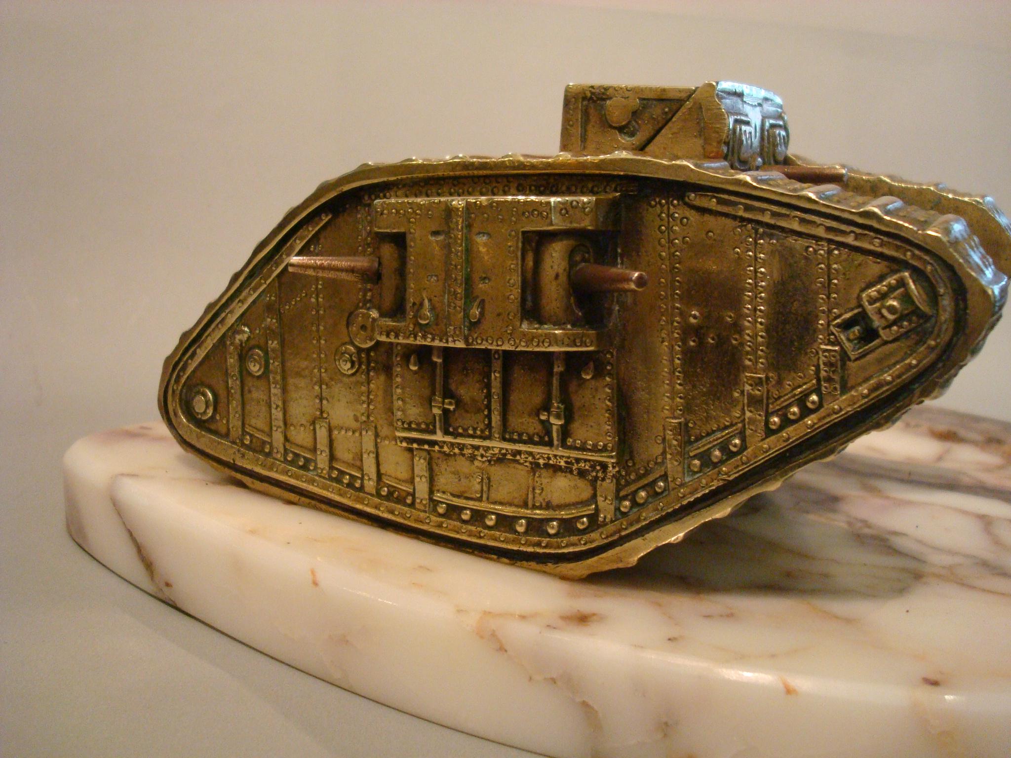 Military WWI British MkIV Tank Bronze Desk Inkstand, circa 1918 In Good Condition For Sale In Buenos Aires, Olivos