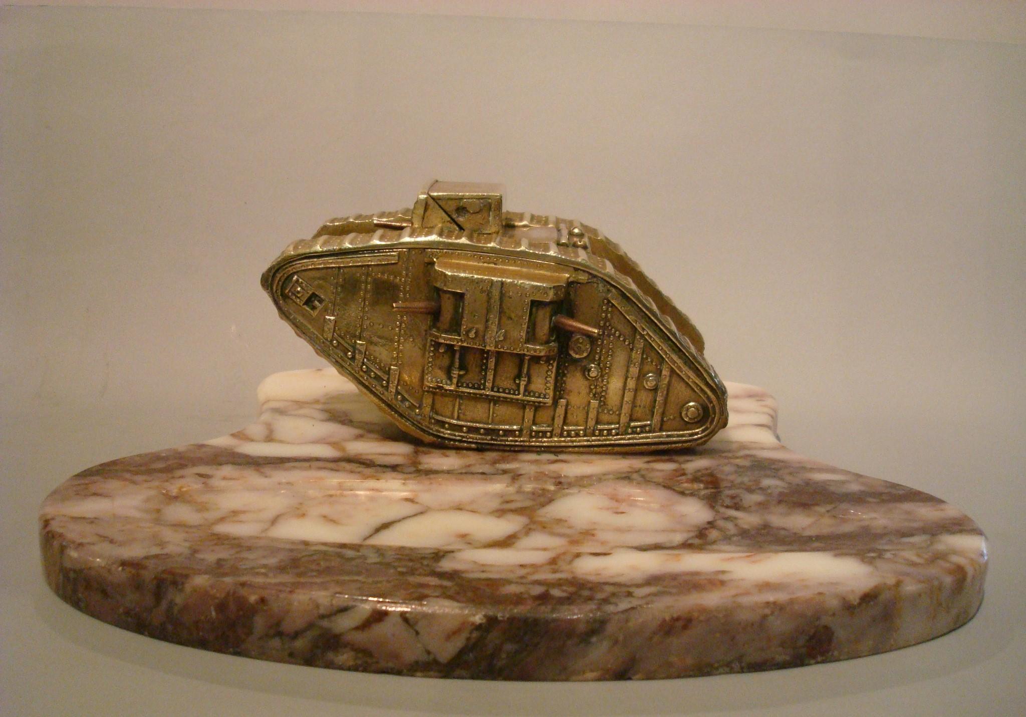 Military WWI British MkIV Tank Bronze Desk Inkstand, circa 1918 For Sale 4