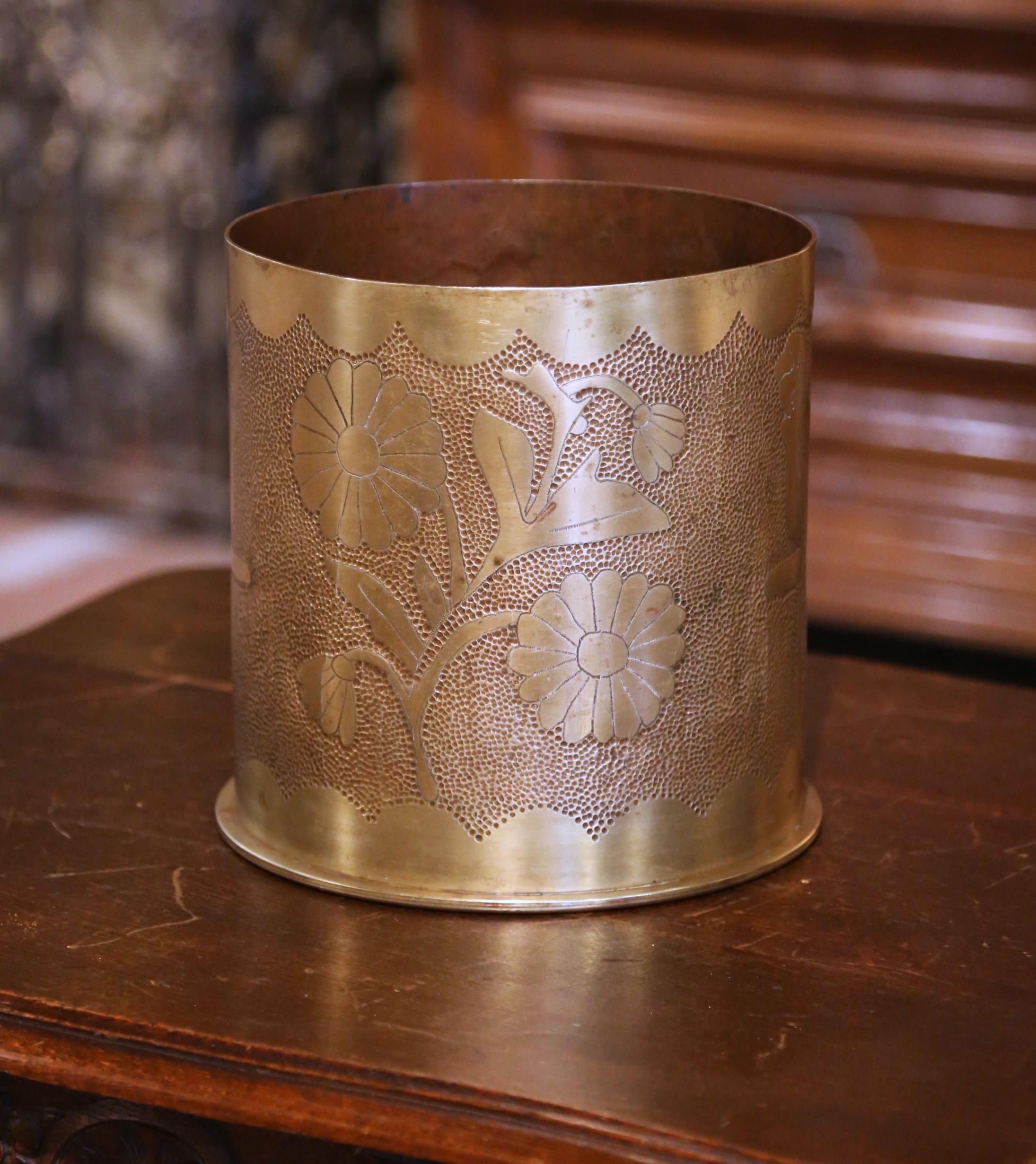 WWI German Trench Artillery Brass Shell Casing with Engraved Foliage Motifs For Sale 1