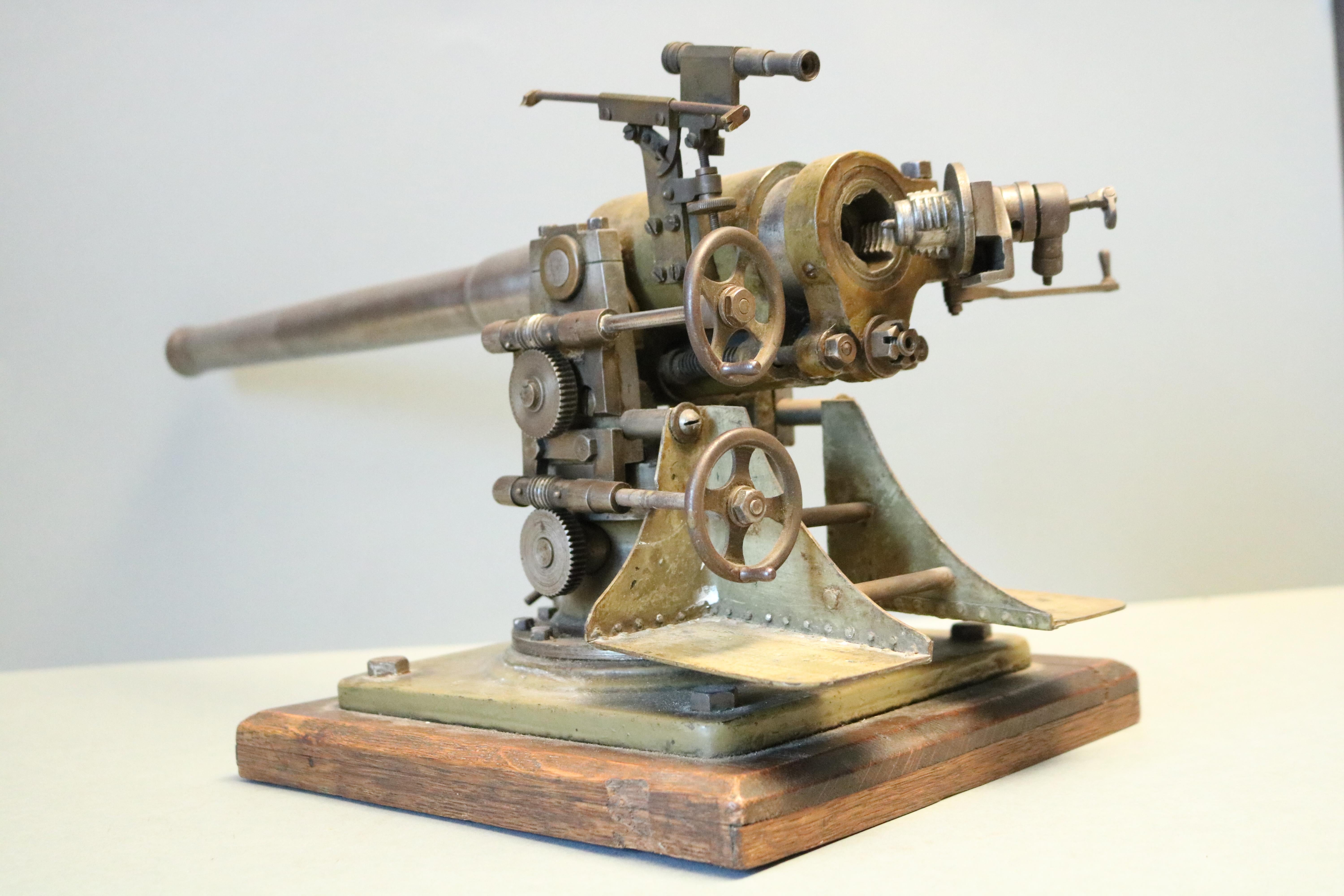A extremely rare WWI scale model of a coastal defence gun made for the Ministry of Defence and the patent office, made by Kevin Williams of Swansea.

Only one other gun known which is on public display at Swansea Museum.