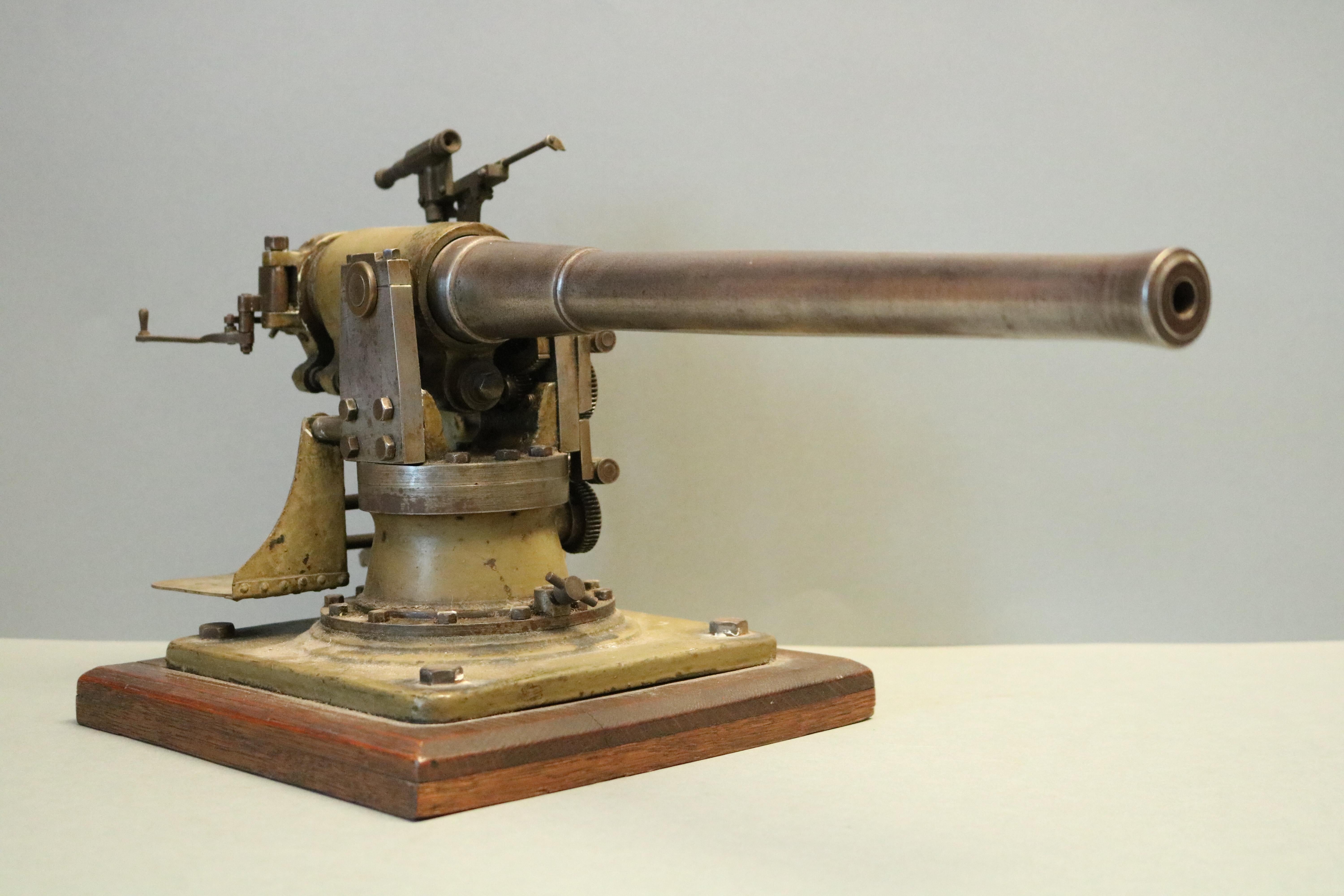 Metal WWI Scale Model of a Coastal Defence Gun
