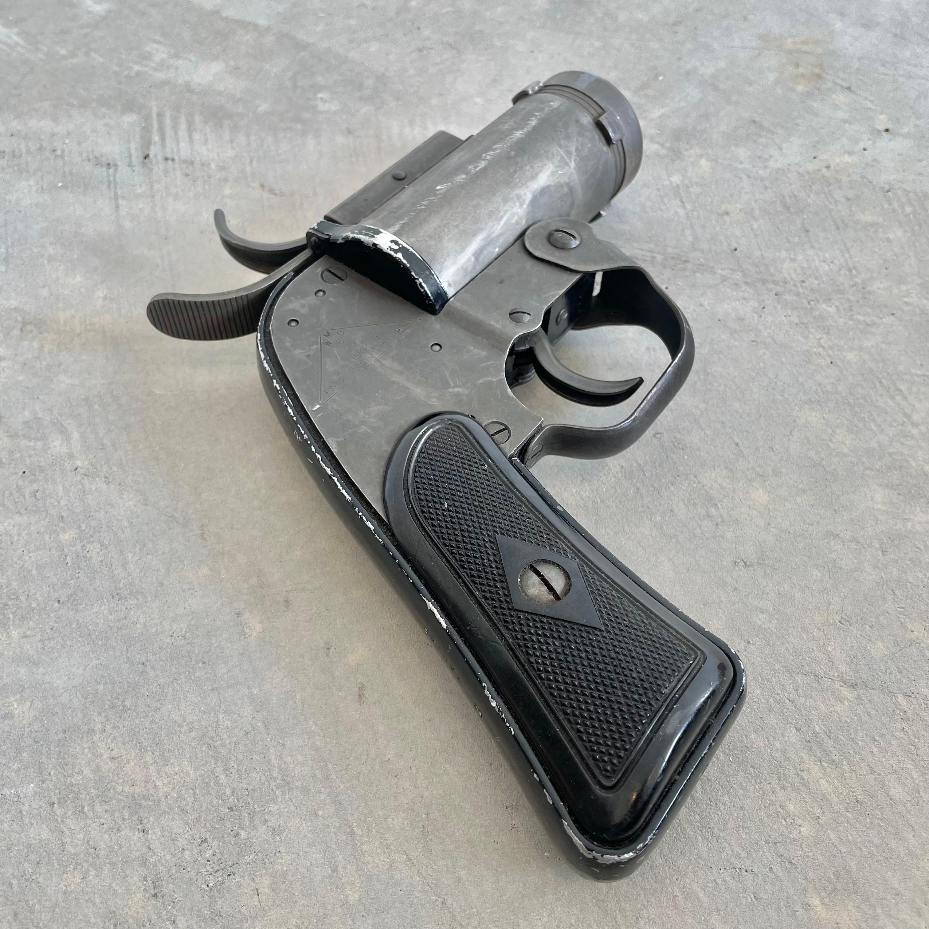 WWII AN-M8 Flare Gun, 1940s USA For Sale 7