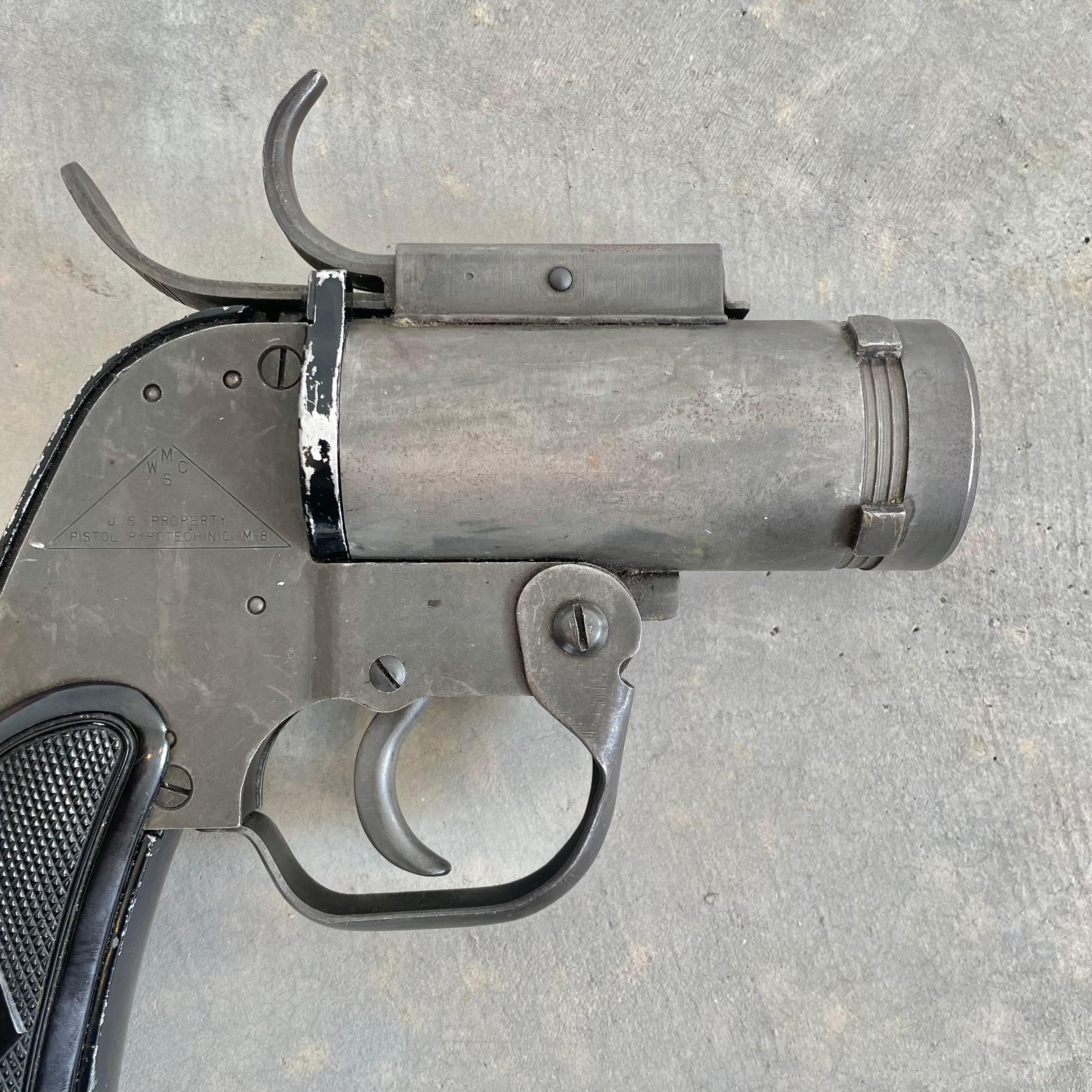 WWII AN-M8 Flare Gun, 1940s USA For Sale 1