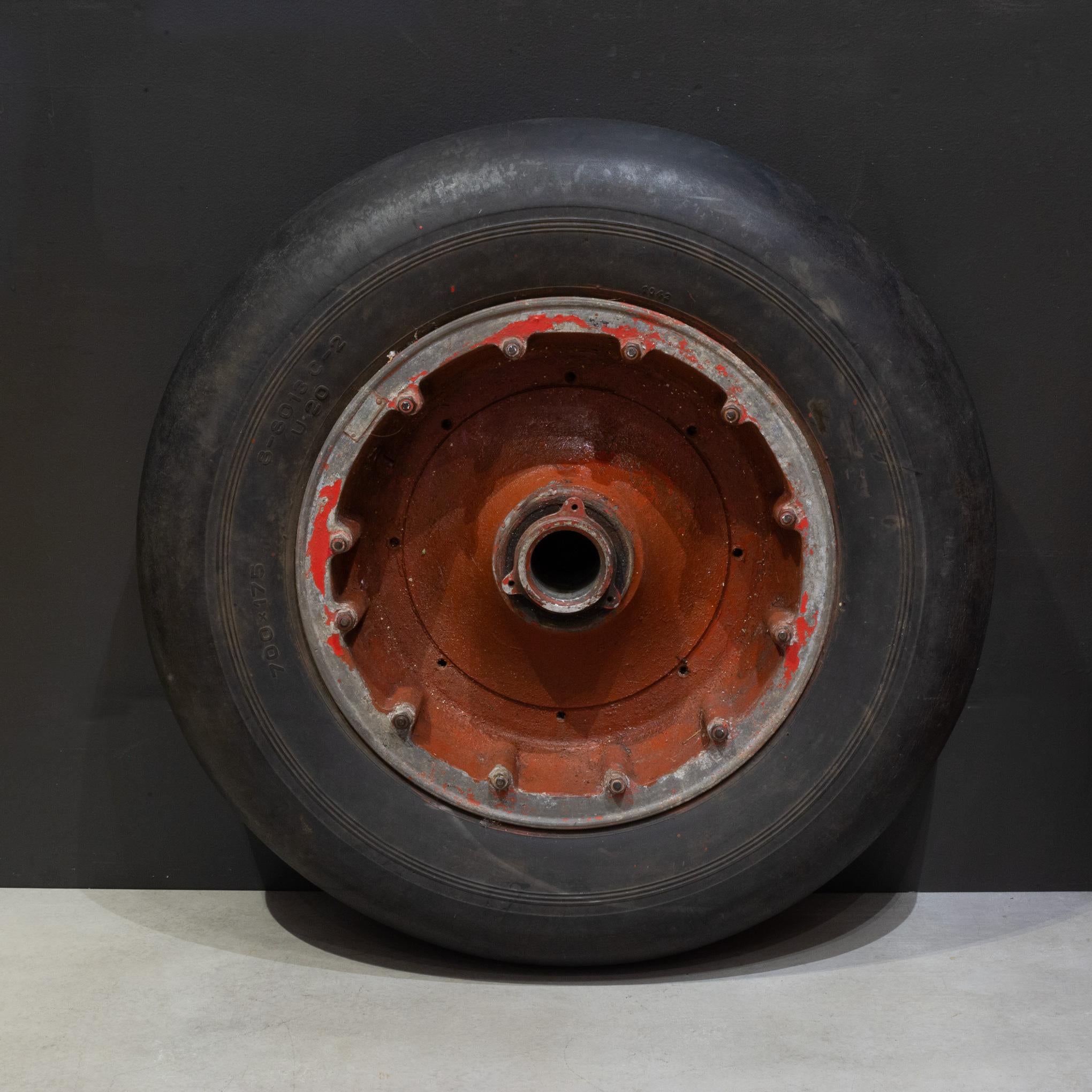 20ième siècle Paire de roues d'avion bombardier WWII A.I.C. c.1940 en vente