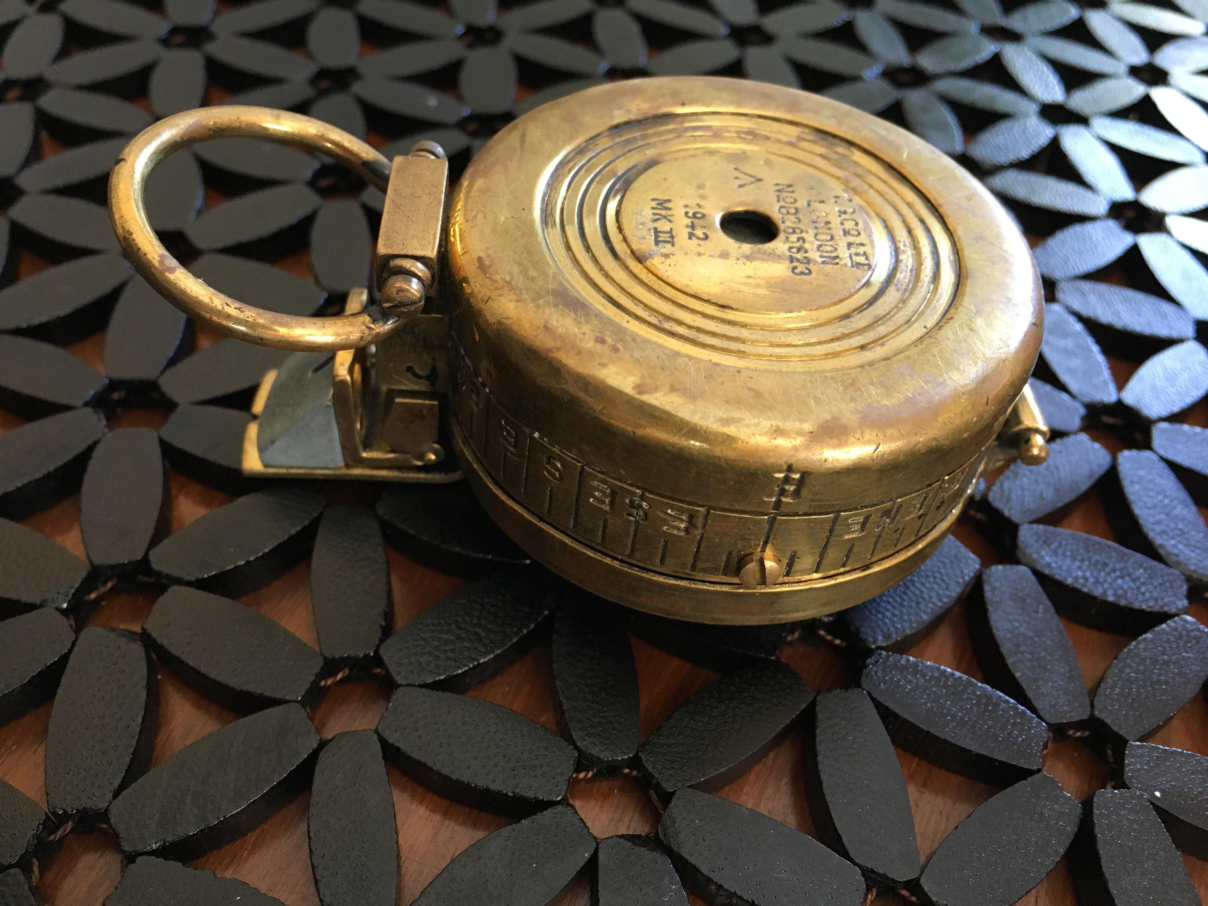 WWII Brass Pocket Compass, England, 1942 In Good Condition In Nantucket, MA