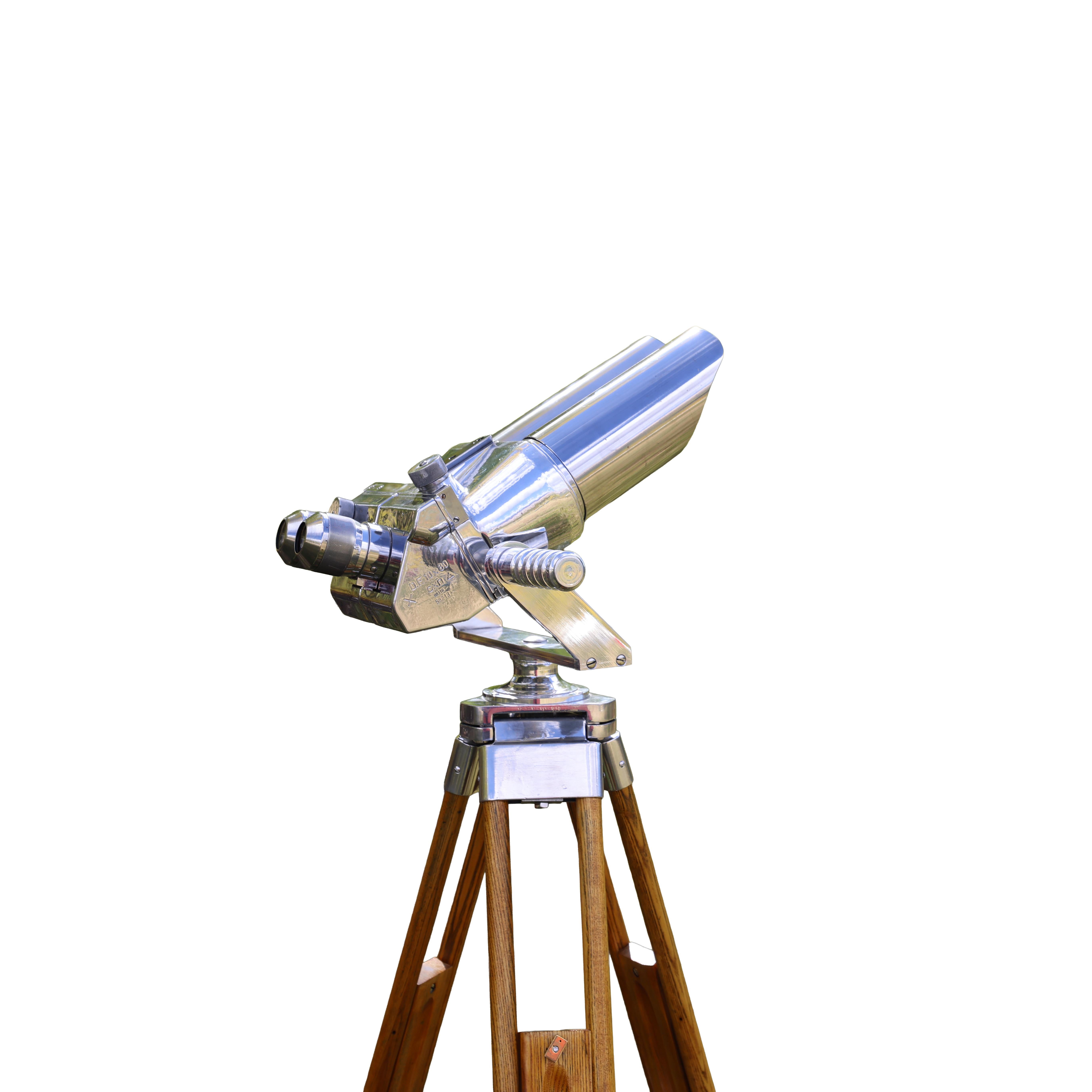 Si tratta di un eccezionale binocolo tedesco 12x60 della Kriegsmarine del XX secolo, presentato su un treppiede regolabile in legno o cromato. Il binocolo è stato prodotto dall'azienda Carl Zeiss. Carl Zeiss è un produttore tedesco di sistemi