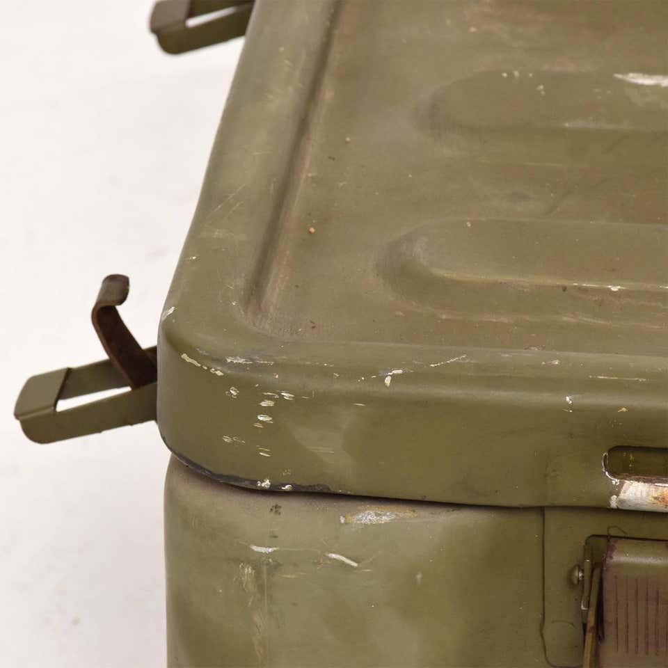 Fabulous Militaria surplus collectible WWII military aluminum metal box original vintage khaki olive army green industrial midcentury period
A vintage military box made of solid aluminum. Original olive green paint with patina.
All latched locks
