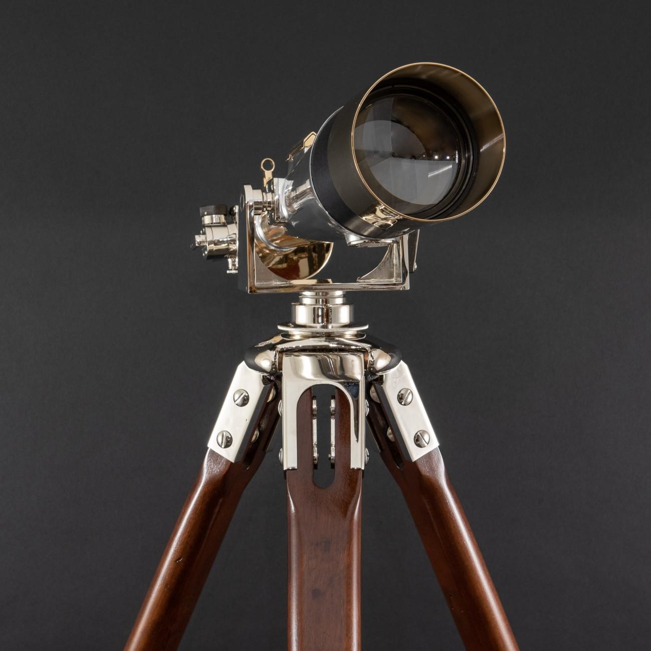 An unusual 25 x 80 (25 power magnification and 80 mm objective lenses) large scale military monocular, by Nikko of Japan, circa 1940. The Japanese companies of Nikko and Toko were the main manufacturers of optics for Japan's military leading up to