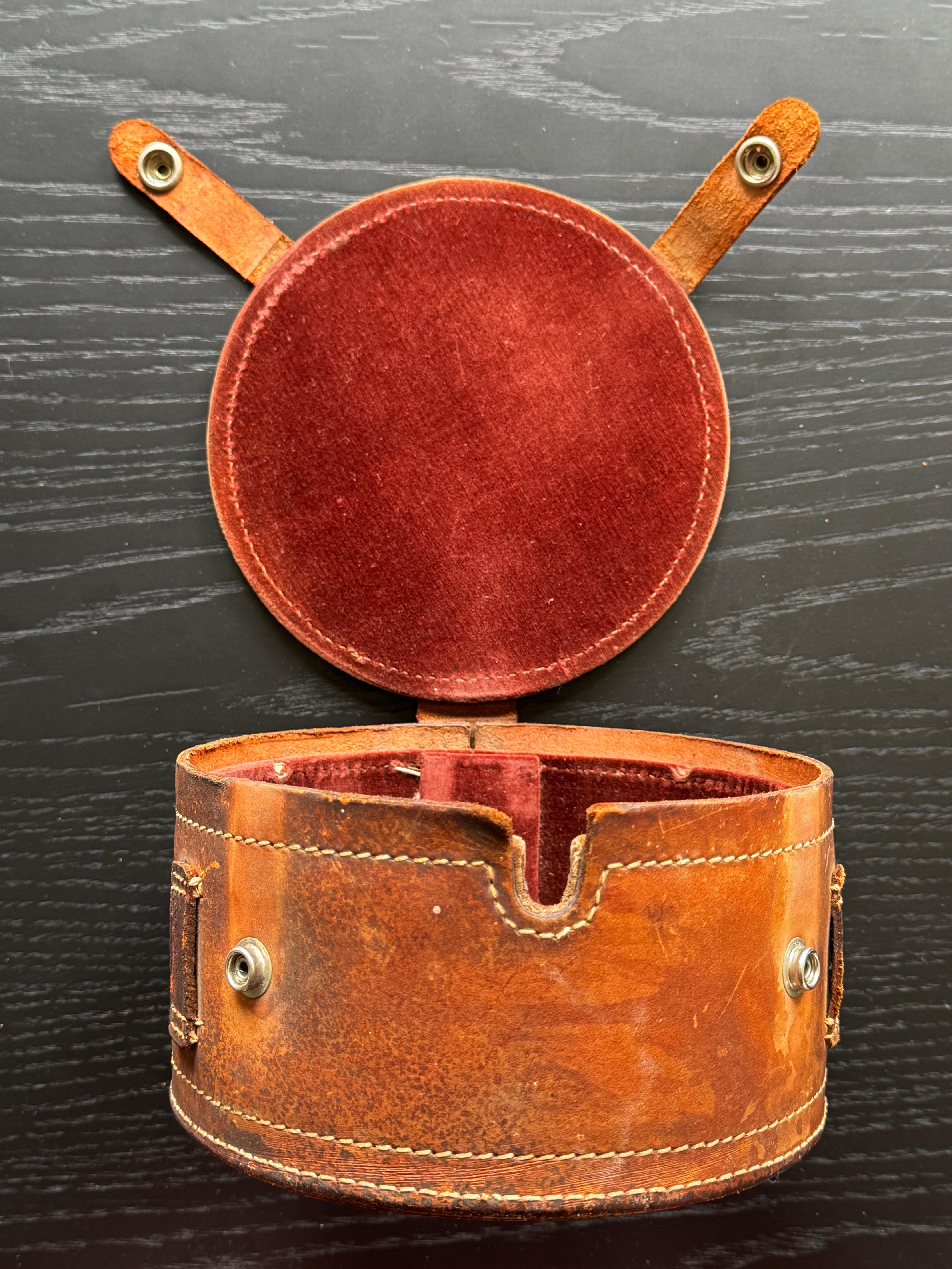 WWII Navy Fritz Bendix Aviation, Baltimore Barometer in Leather Case For Sale 2
