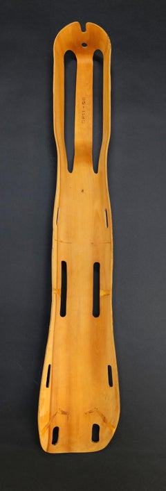 Férula de madera contrachapada para piernas de la Segunda Guerra Mundial de Charles Eames