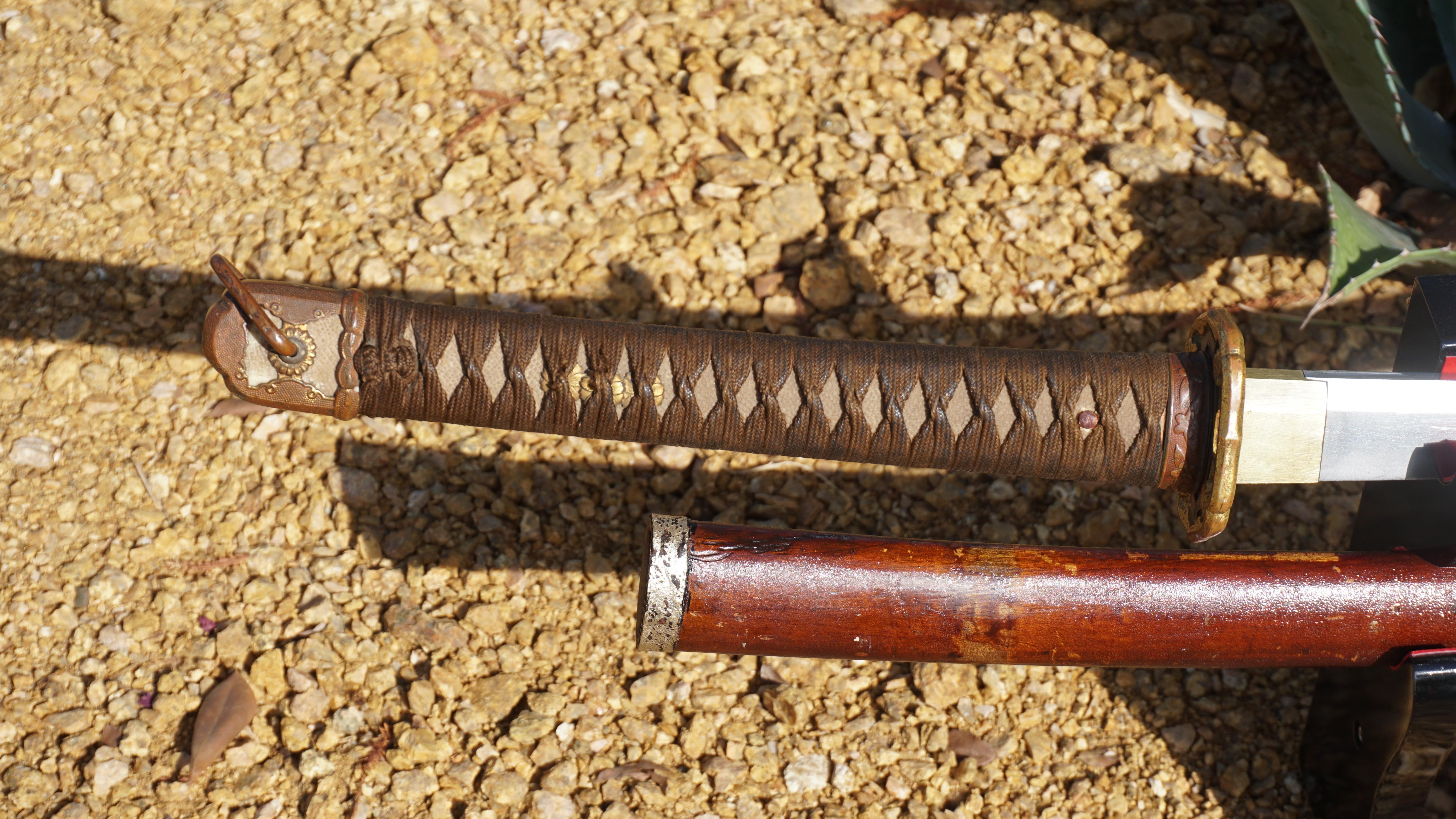 WWII Signed Samurai Sword with Lacquered Wood Scabbard In Excellent Condition In Dallas, TX