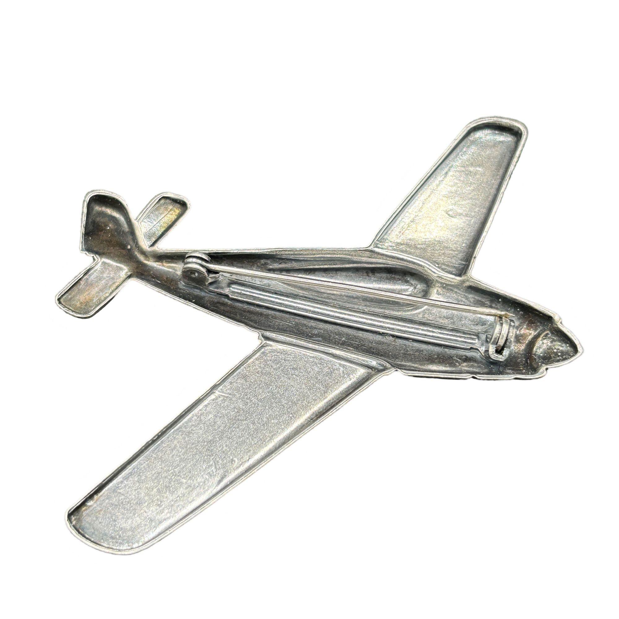 Americano Spilla WWII Sweetheart P-47 Thunderbolt Fighter Airplane in tonalità argento in vendita