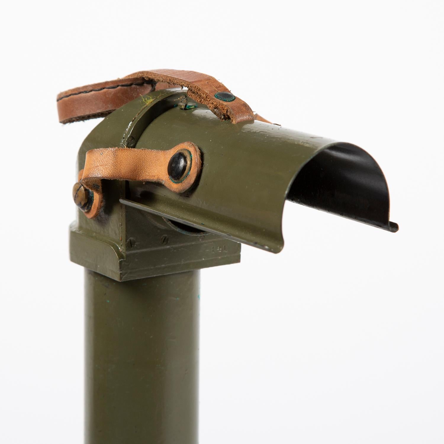 Périscope de tranchée de la Seconde Guerre mondiale dans son étui daté de 1945 3