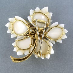 WEYERSBERG brooch with coral and ruby - 37.0 grams - 18k gold