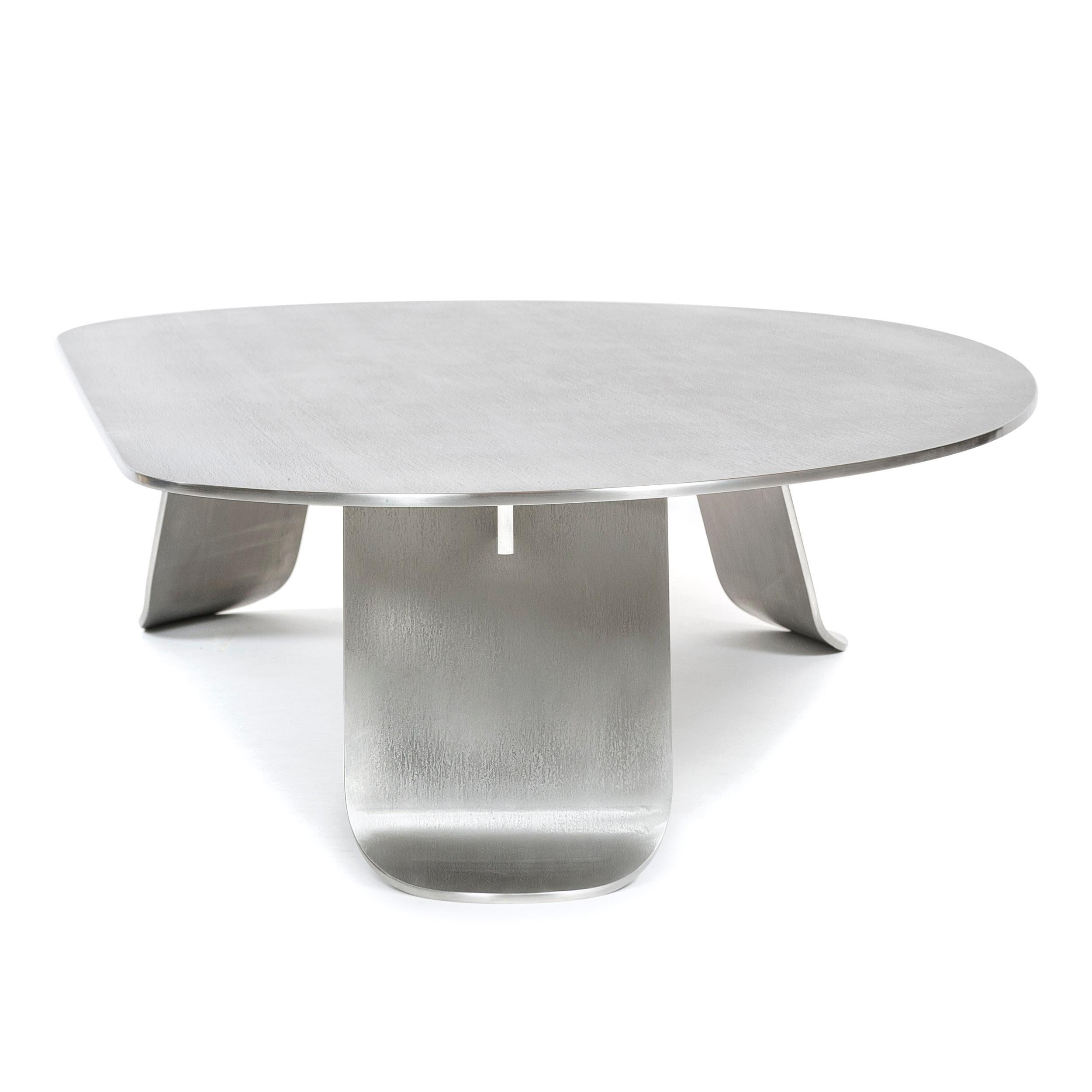 Chrysalis No 1. Table basse en acier inoxydable Grain Nature, fabriquée sur commande en vente 4
