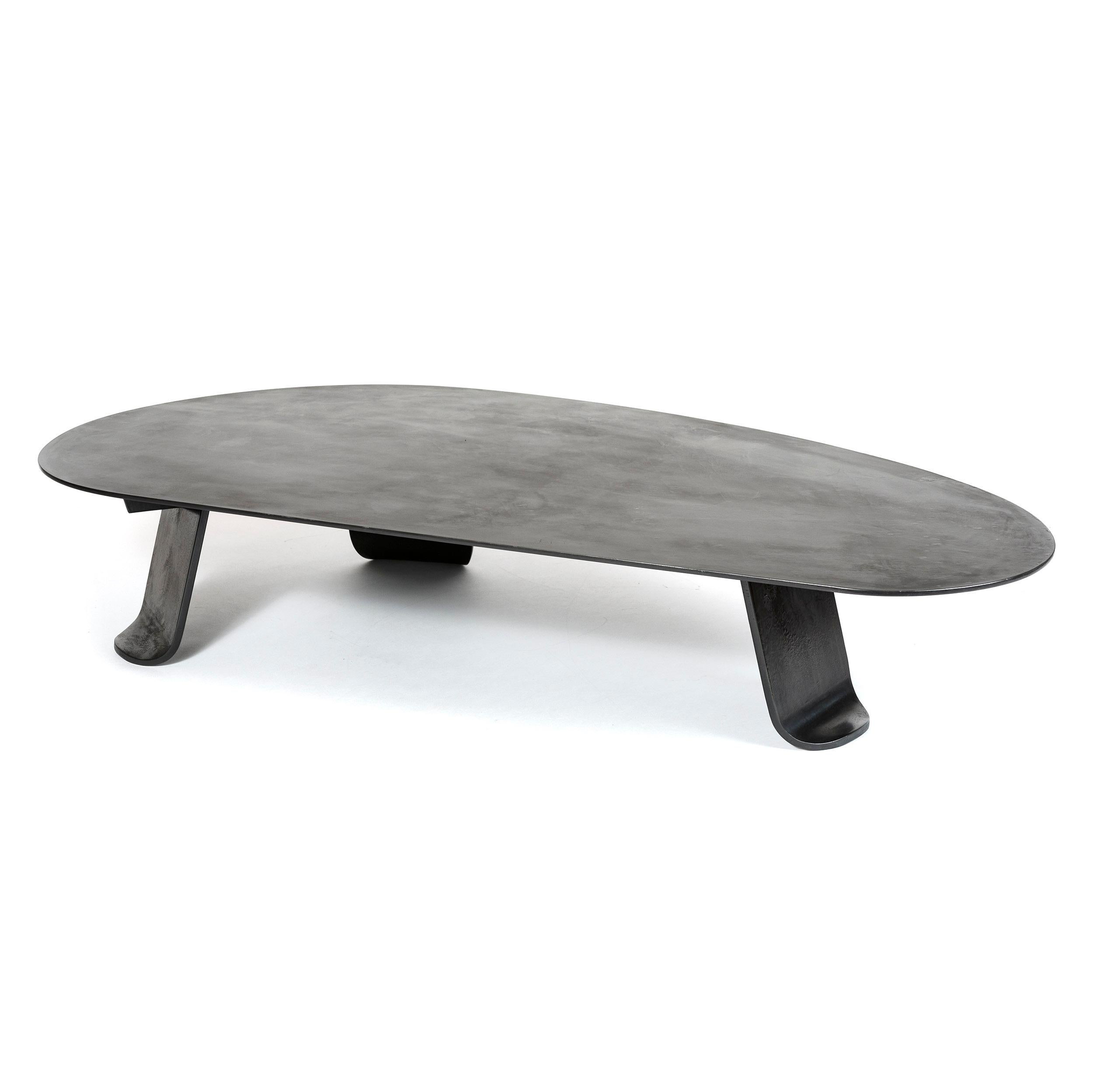 WYETH Chrysalis: Tisch Nr. 1 aus patiniertem Stahl mit heißer Zinkoberfläche im Angebot 4