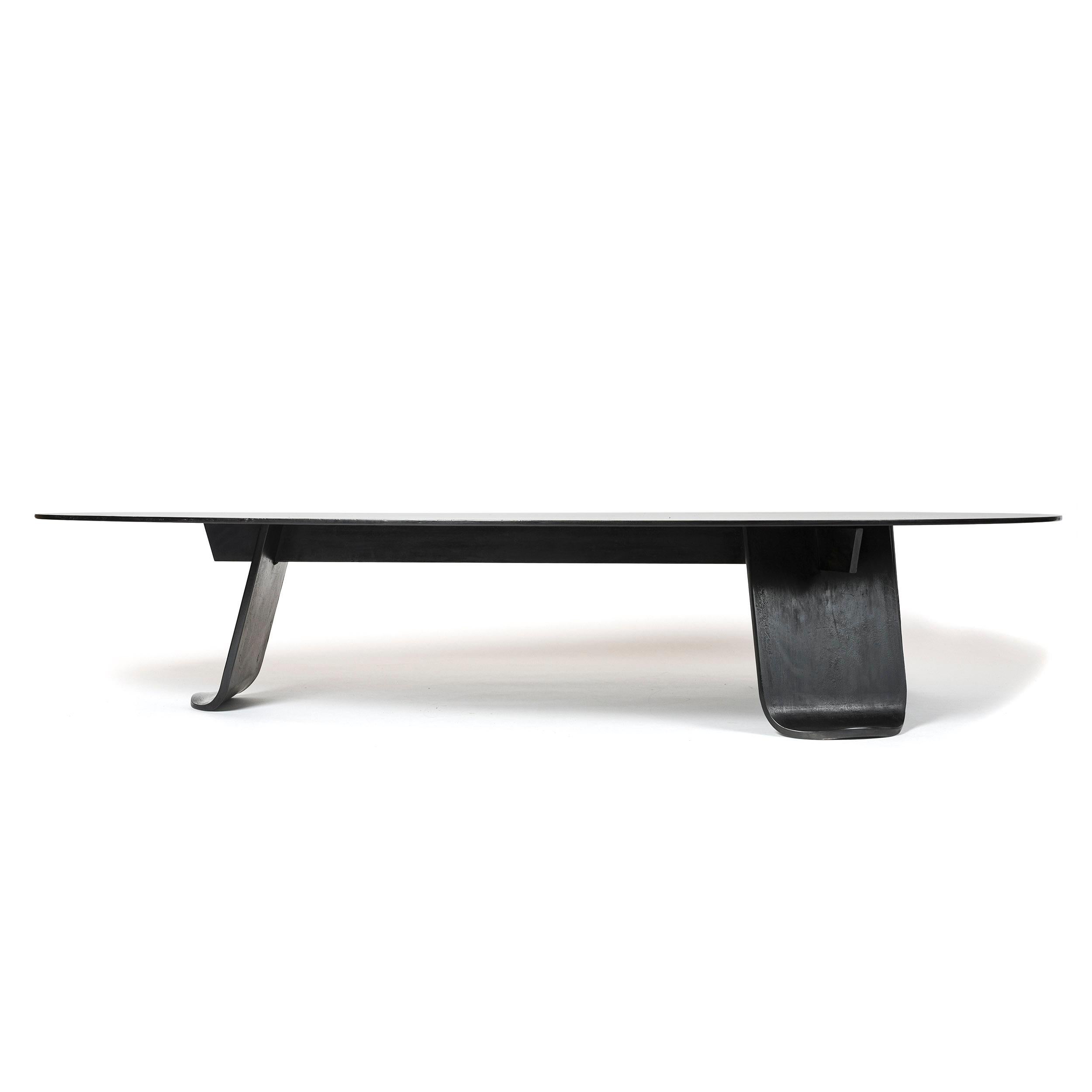 Américain Table basse Chrysalis n° 1 en acier noirci avec finition en zinc, fabriquée sur commande en vente