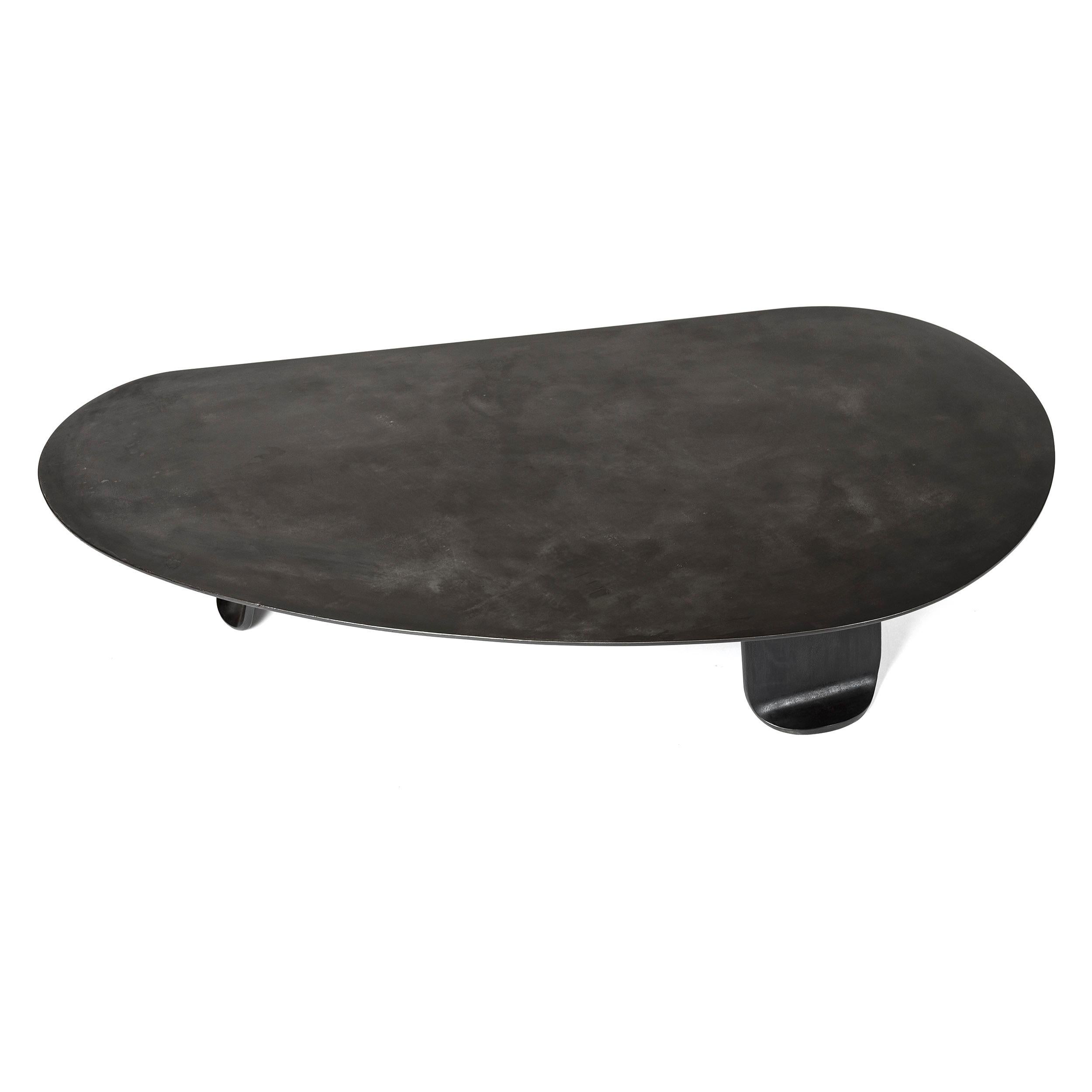 Table basse Chrysalis n° 1 en acier noirci avec finition en zinc, fabriquée sur commande Neuf - En vente à Sagaponack, NY