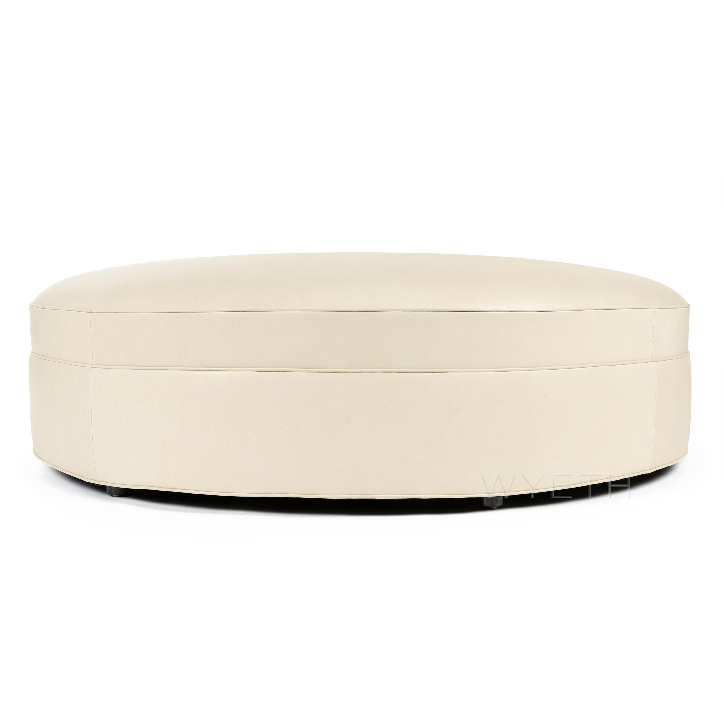 Mid-Century Modern Pouf surdimensionné en cuir naturel, fabriqué sur commande en vente