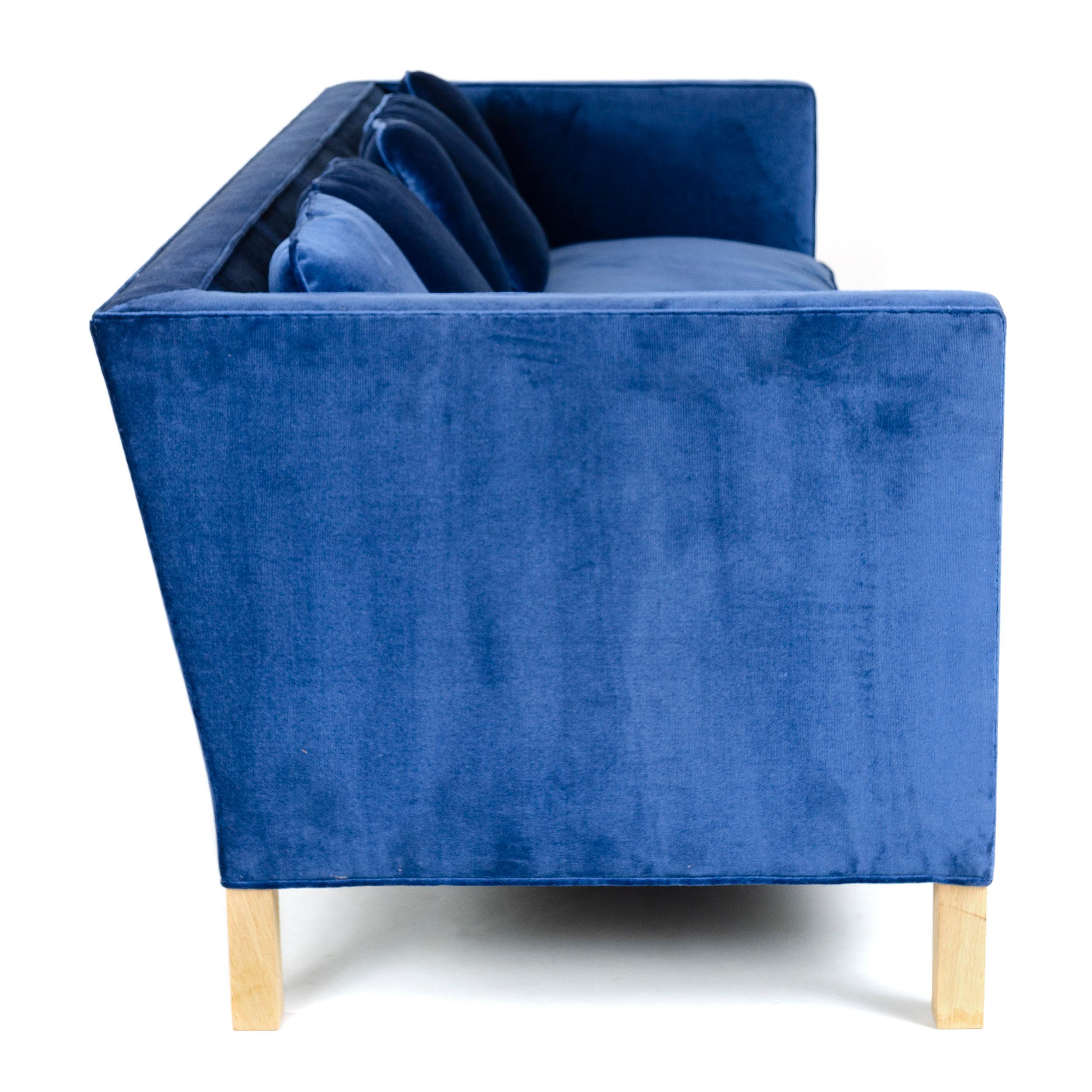 Tissu d'ameublement Canapé Tuxedo à armature fine en vente