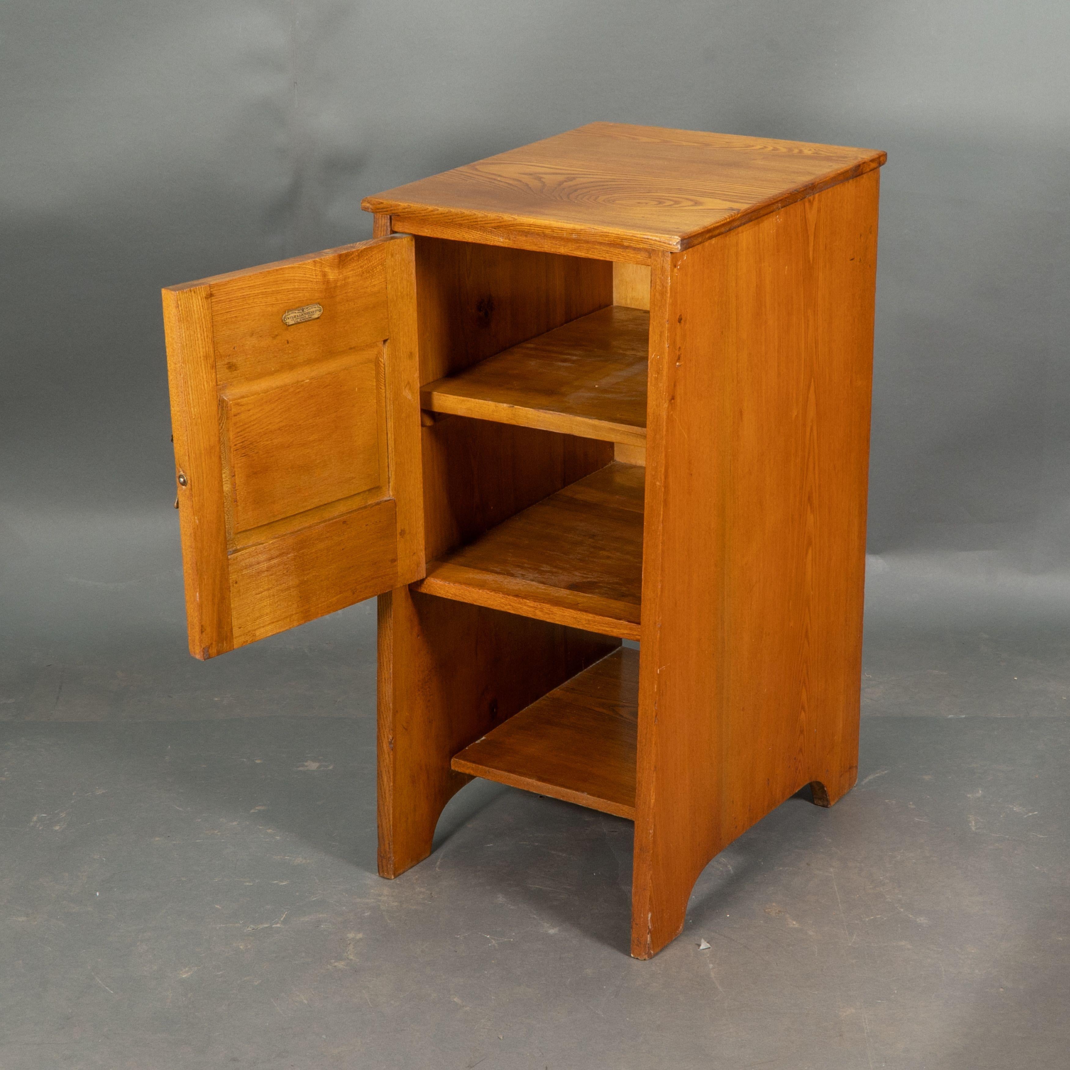 Wylie and Lochhead. A pair of Arts and Crafts Ash bedside cabinets For Sale 8