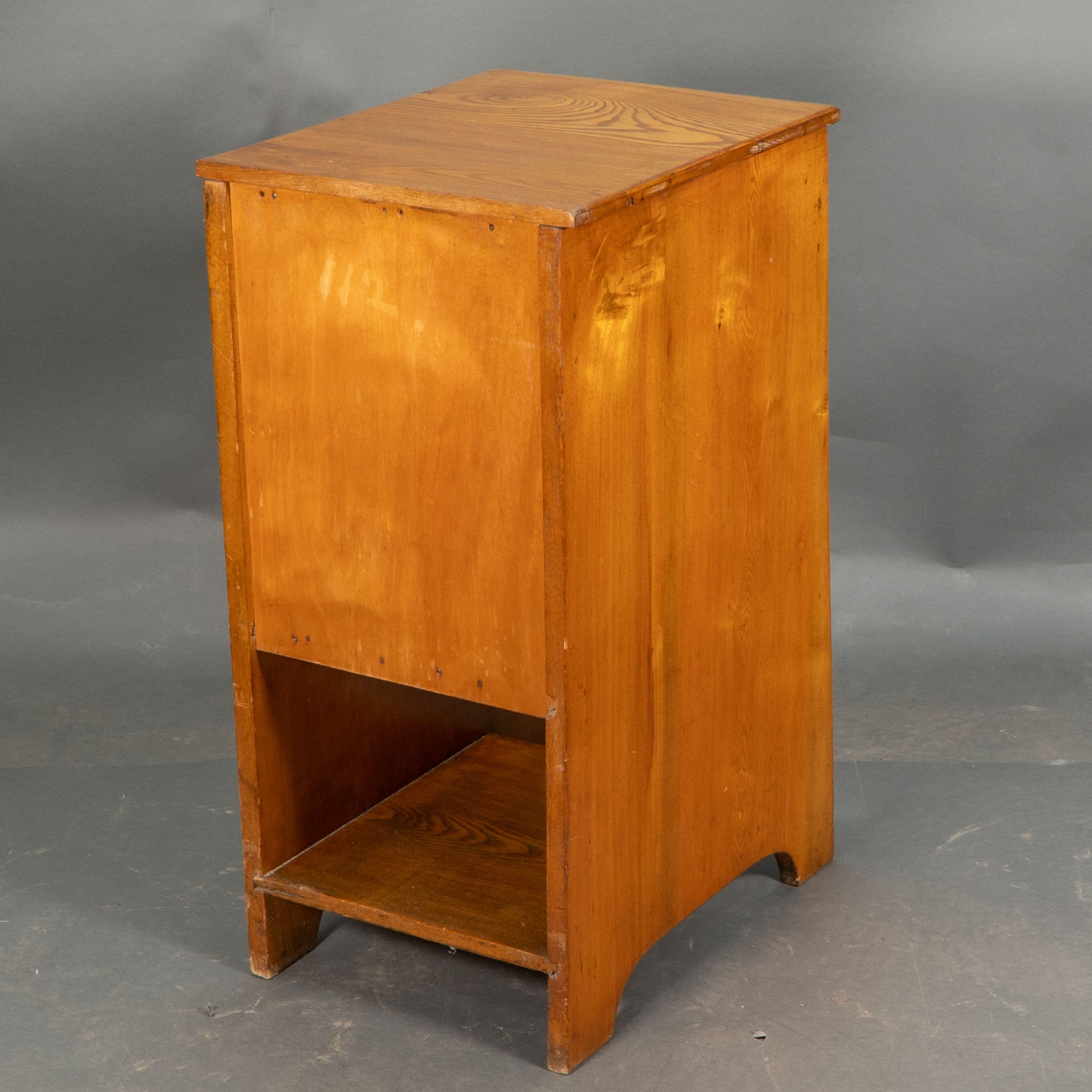 Wylie and Lochhead. A pair of Arts and Crafts Ash bedside cabinets For Sale 1