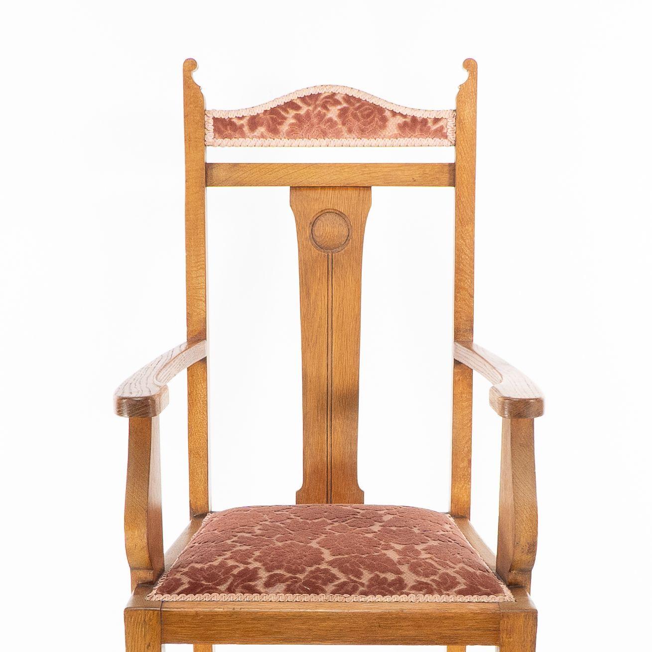 Wylie and Lochhead Glasgow. A set of six Arts and Crafts oak dining chairs For Sale 4