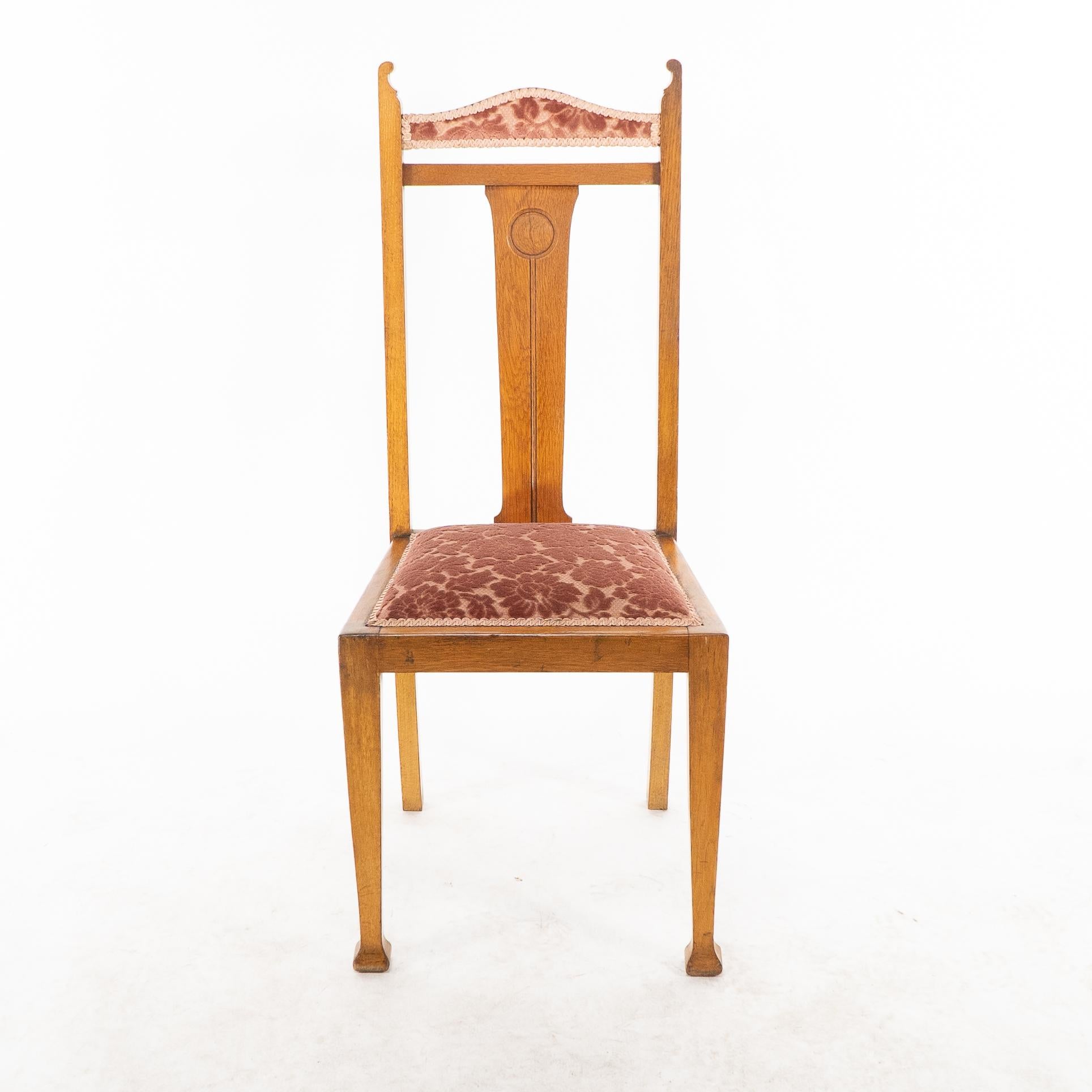 Wylie and Lochhead Glasgow. A set of six Arts and Crafts oak dining chairs For Sale 6
