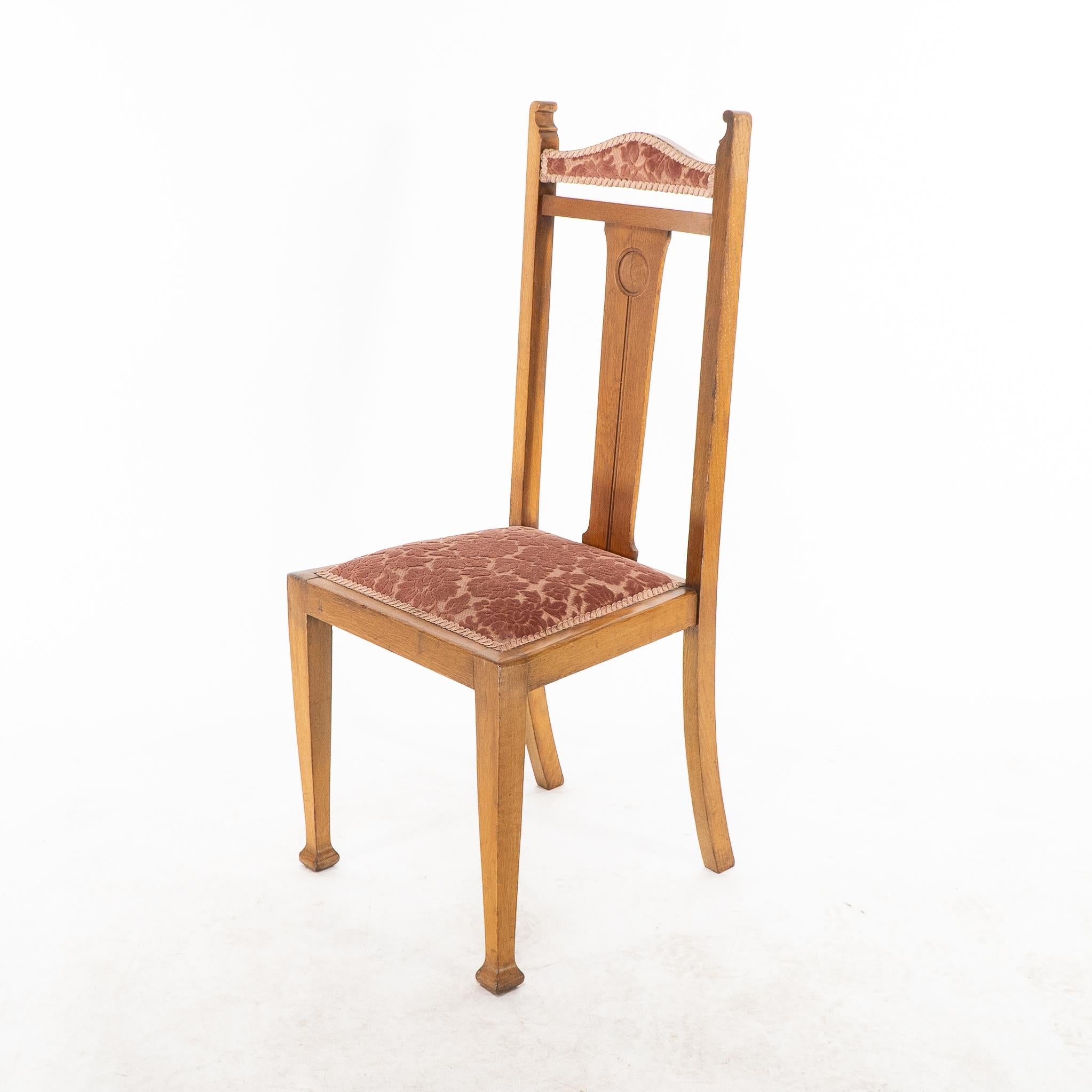 Wylie and Lochhead Glasgow. A set of six Arts and Crafts oak dining chairs For Sale 7