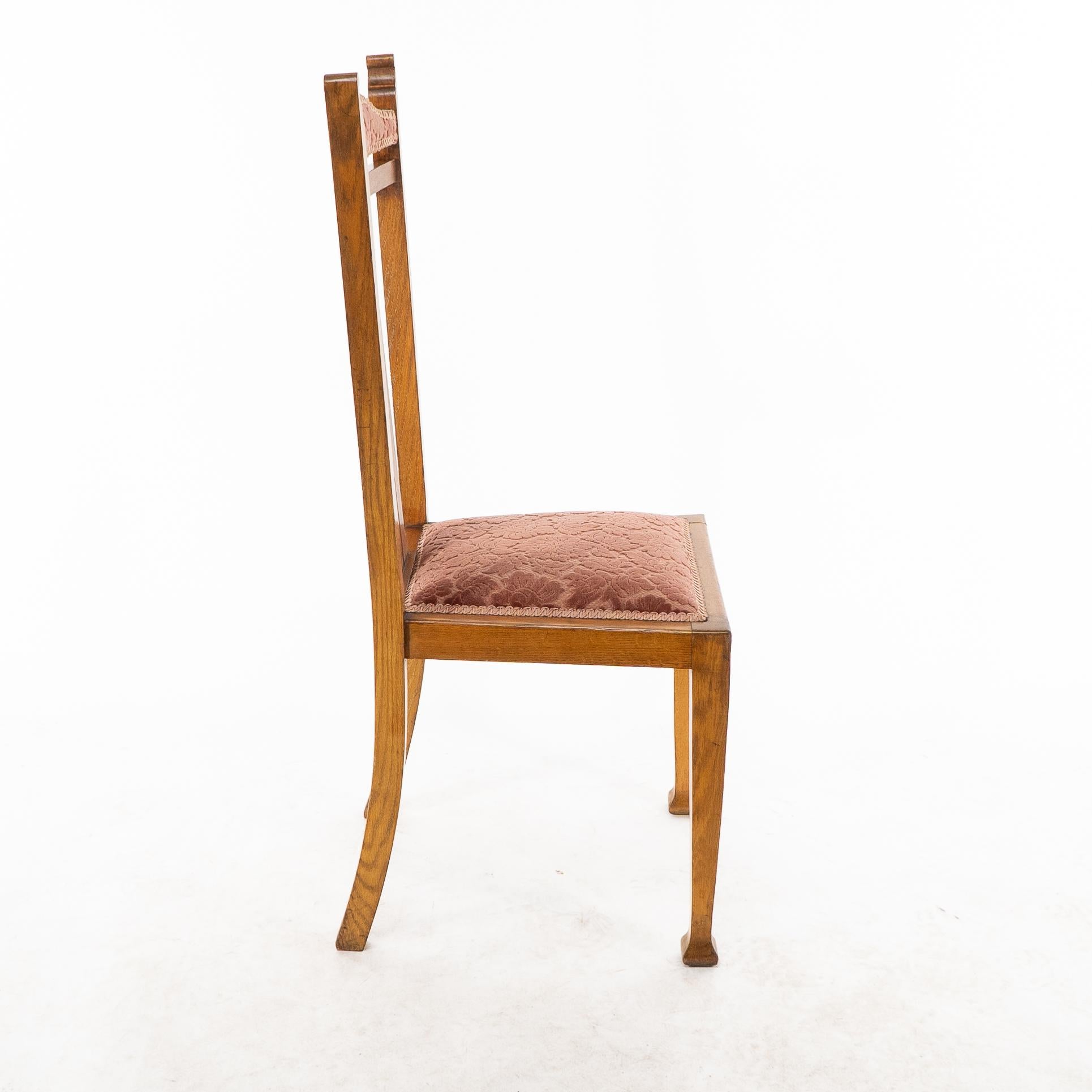 Wylie and Lochhead Glasgow. A set of six Arts and Crafts oak dining chairs For Sale 8
