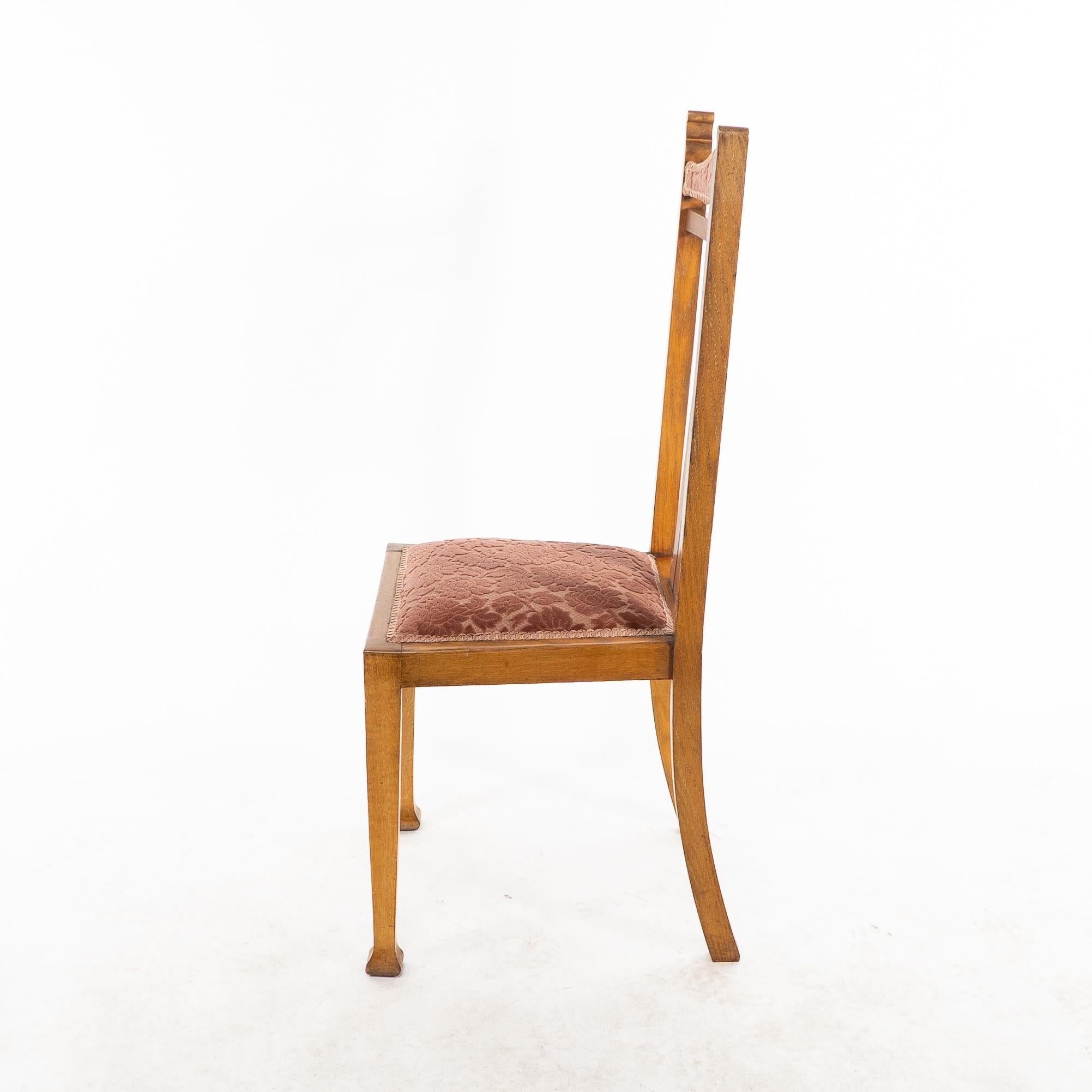 Wylie and Lochhead Glasgow. A set of six Arts and Crafts oak dining chairs For Sale 9