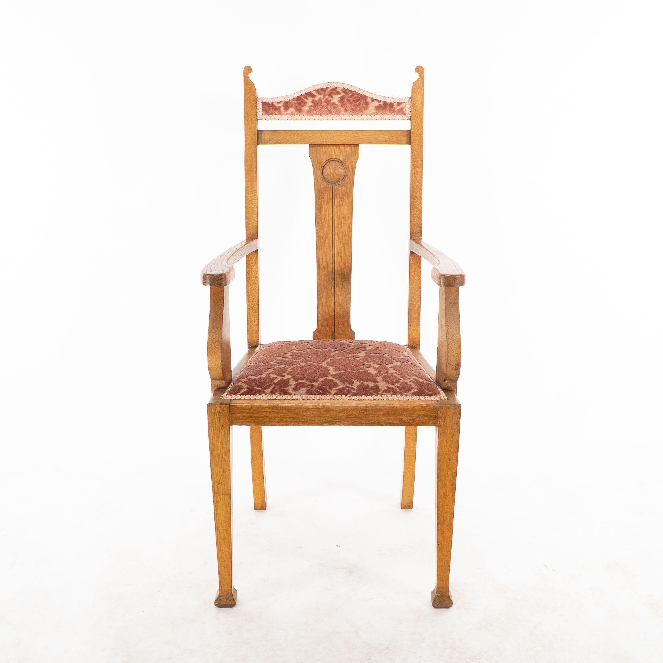 Oak Wylie and Lochhead Glasgow. A set of six Arts and Crafts oak dining chairs For Sale