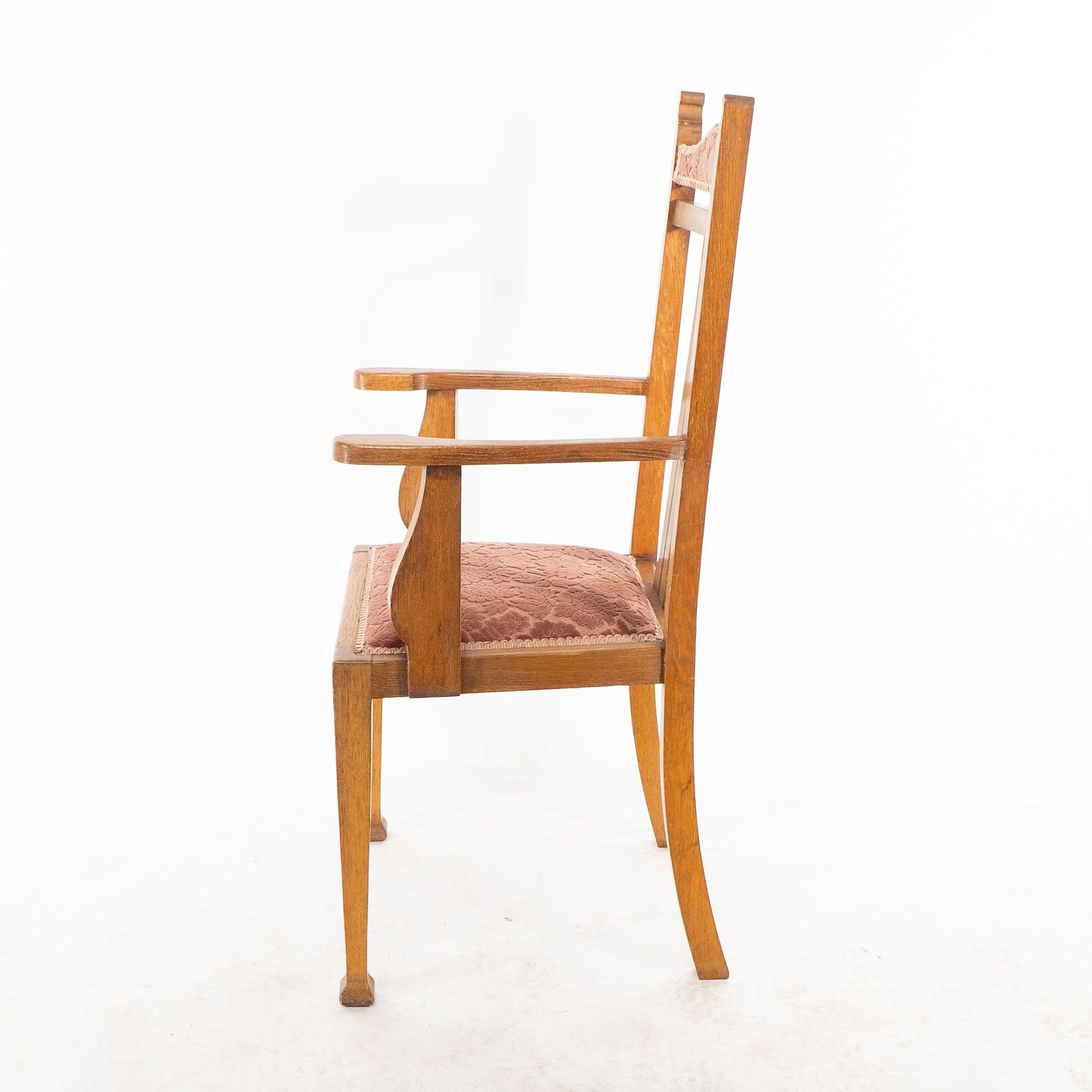 Wylie and Lochhead Glasgow. A set of six Arts and Crafts oak dining chairs For Sale 3