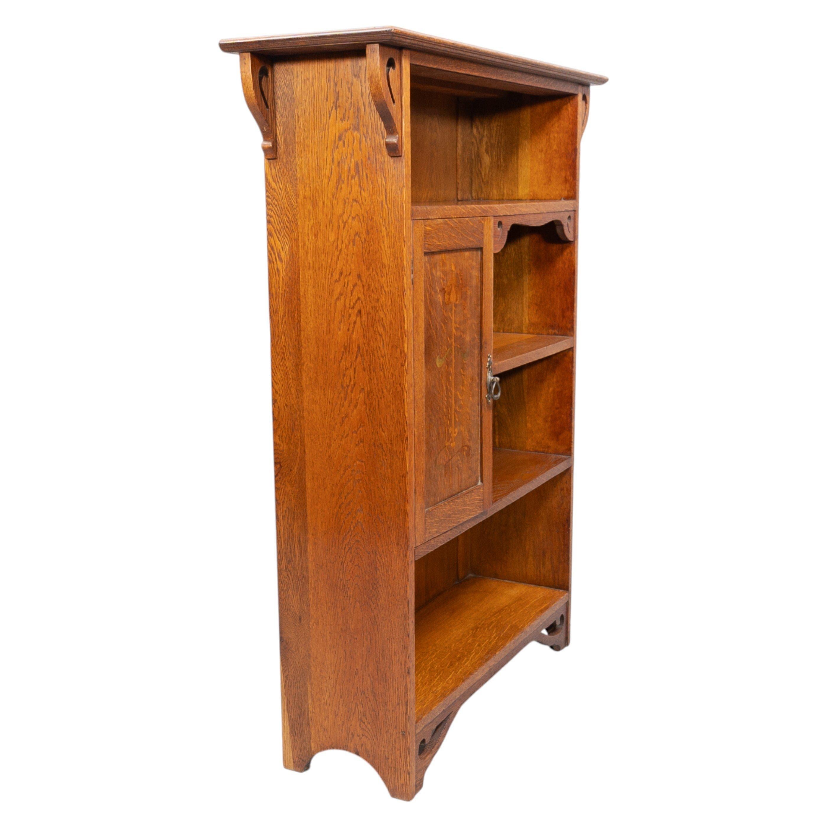 Wylie and Lochhead, in the style of. Arts and Crafts oak bookcase with cupboard For Sale 3