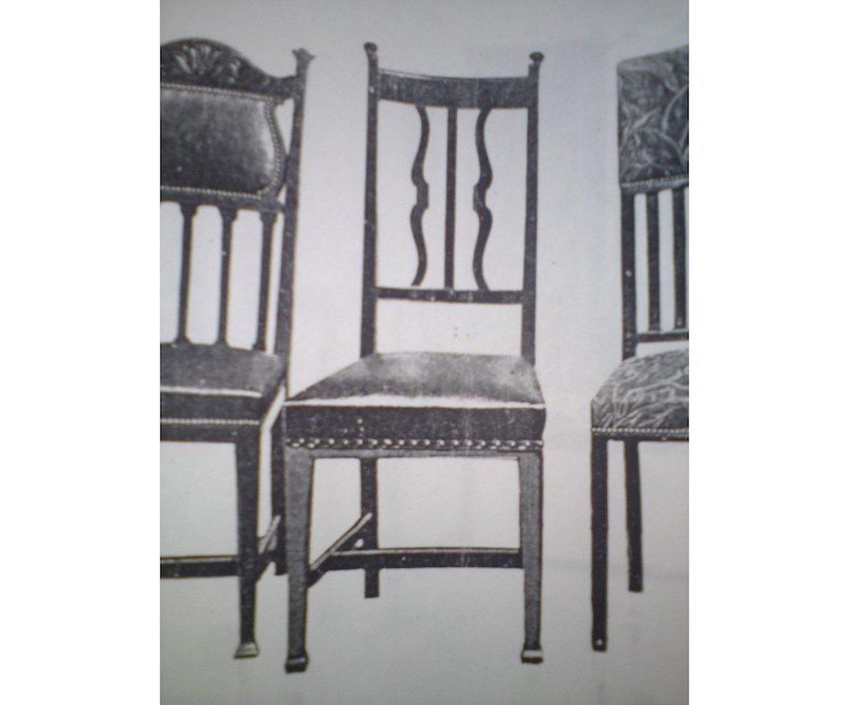 Wylie & Lochhead a Set of Five Scottish Arts & Crafts Oak Dining Chairs '4 + 1' 2