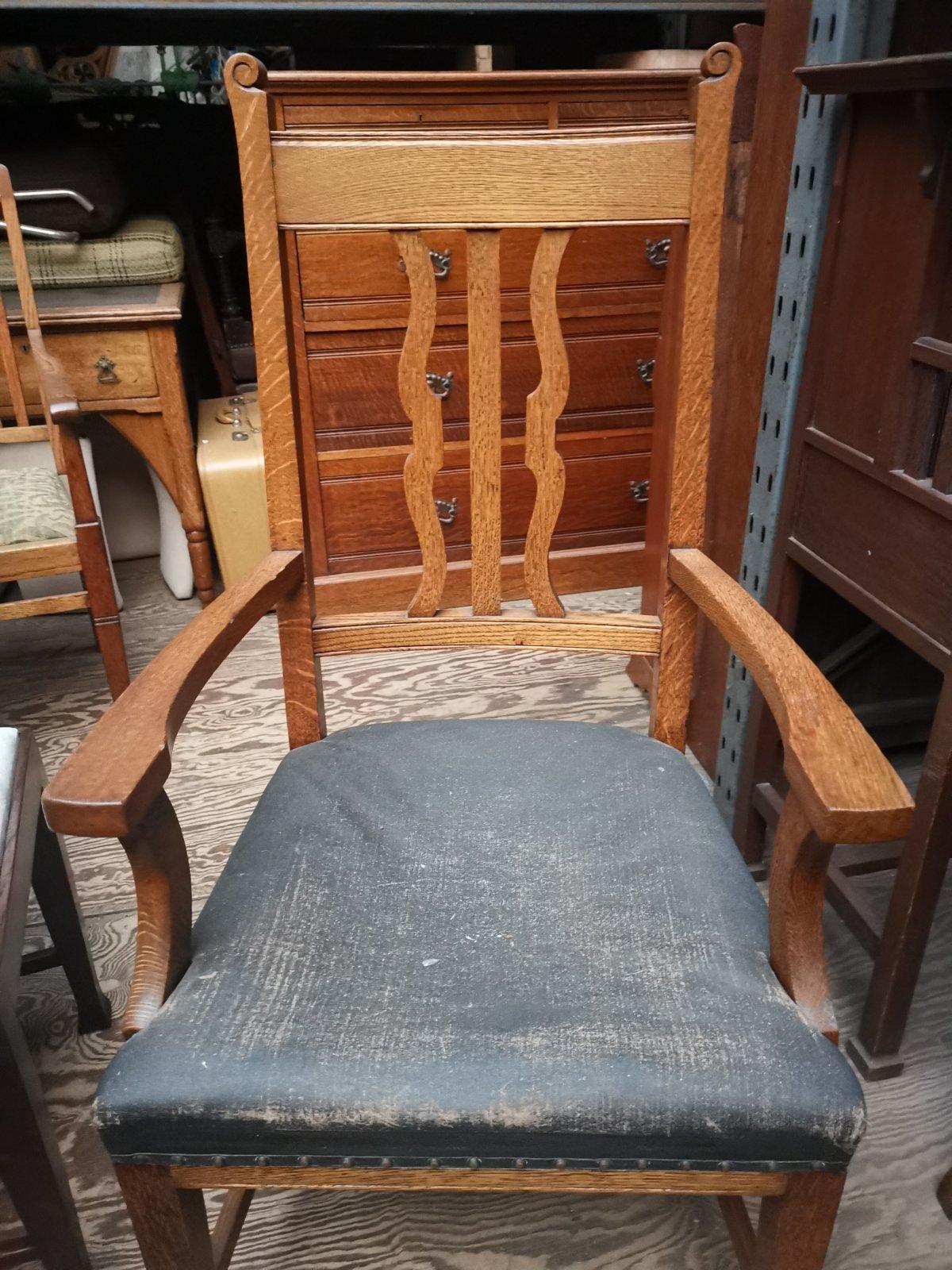 Arts and Crafts Wylie & Lochhead a Set of Five Scottish Arts & Crafts Oak Dining Chairs '4 + 1'