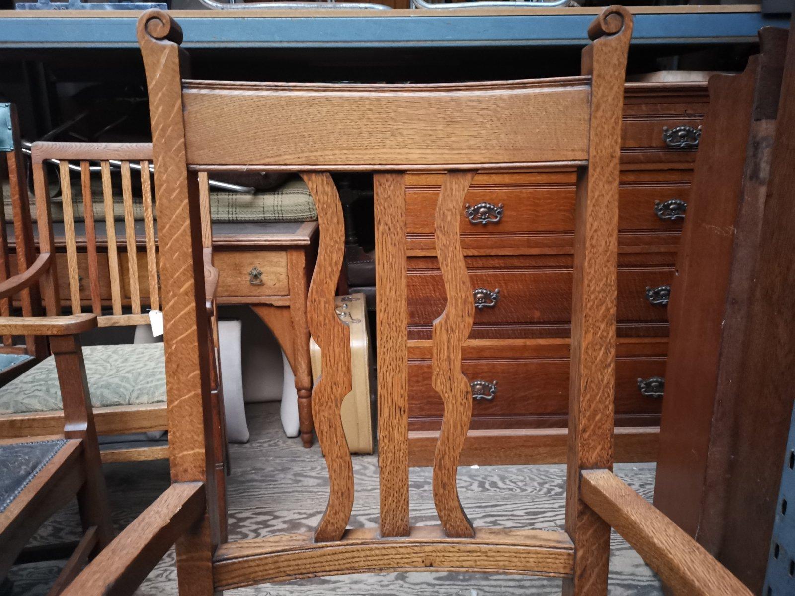 English Wylie & Lochhead a Set of Five Scottish Arts & Crafts Oak Dining Chairs '4 + 1'