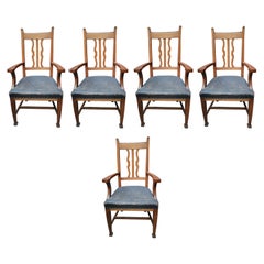 Wylie & Lochhead ensemble de cinq chaises de salle à manger écossaises Arts & Crafts en chêne '4 + 1'