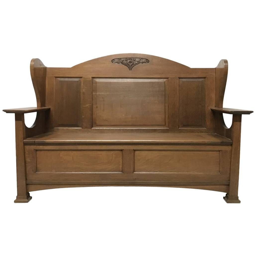 Wylie & Lochhead, M H Baillie Scott, une banquette en chêne de l'école Arts & Crafts de Glasgow