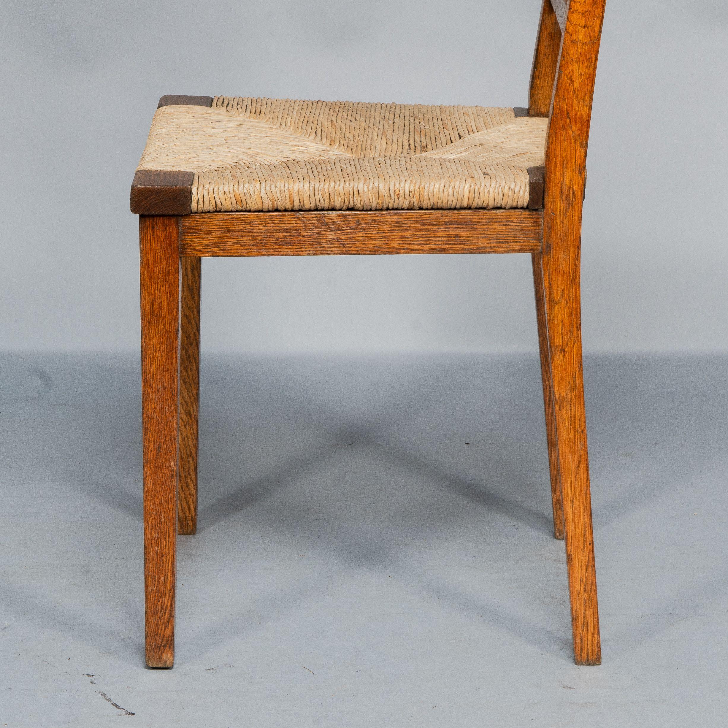 Wylie & Lochhead. Pareja de sillas auxiliares Arts & Crafts de roble en venta 10