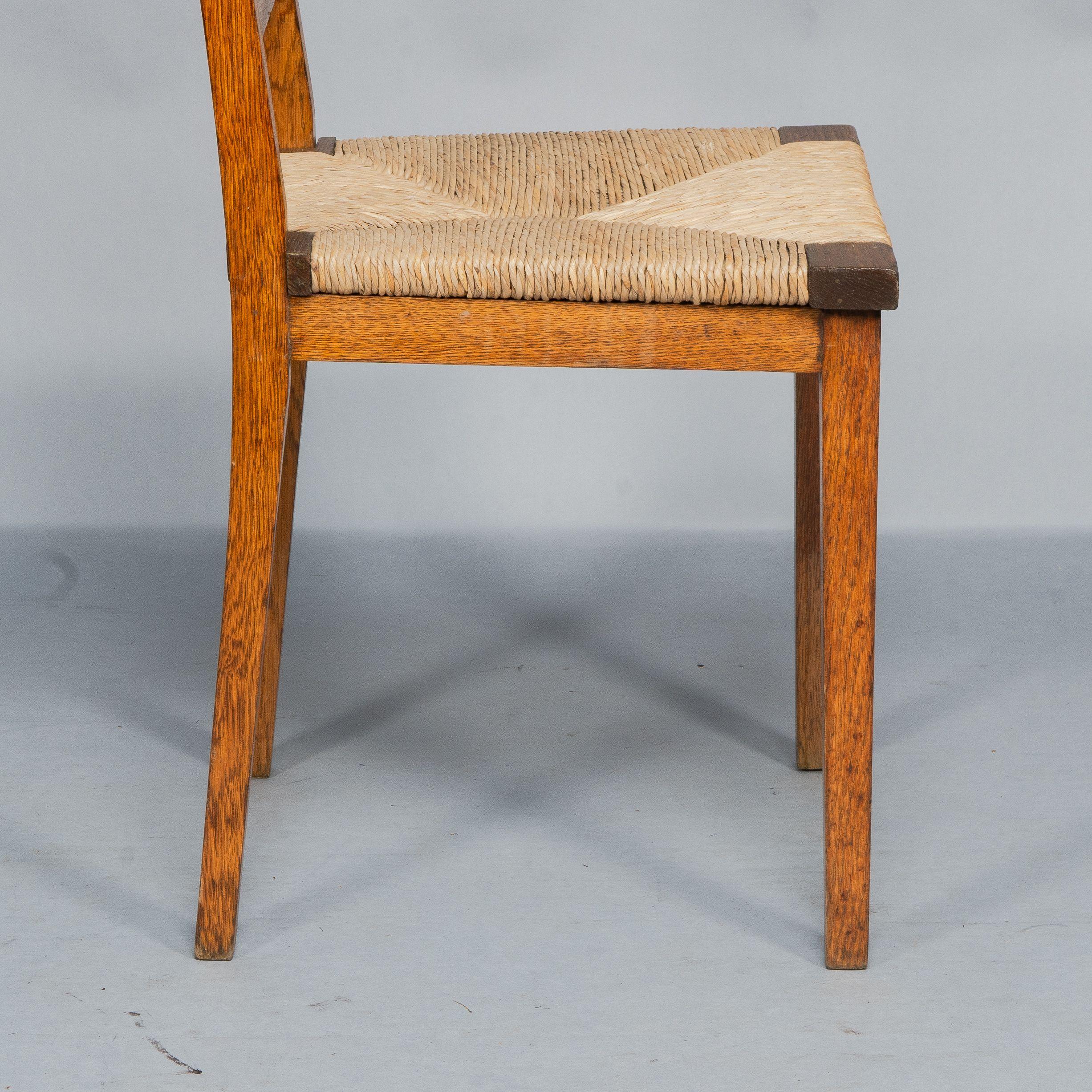 Wylie & Lochhead. Pareja de sillas auxiliares Arts & Crafts de roble en venta 11