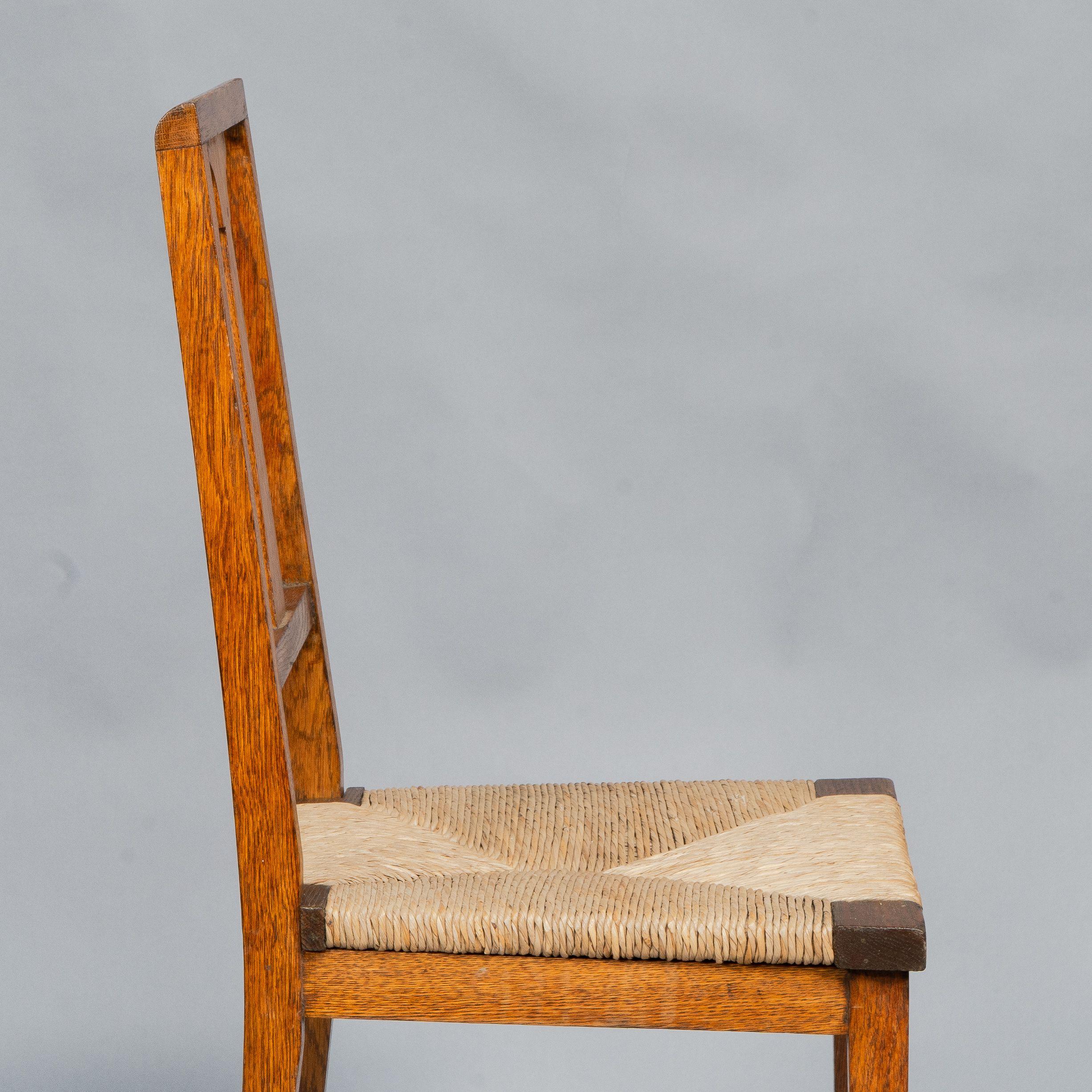 Wylie & Lochhead. Pareja de sillas auxiliares Arts & Crafts de roble en venta 12