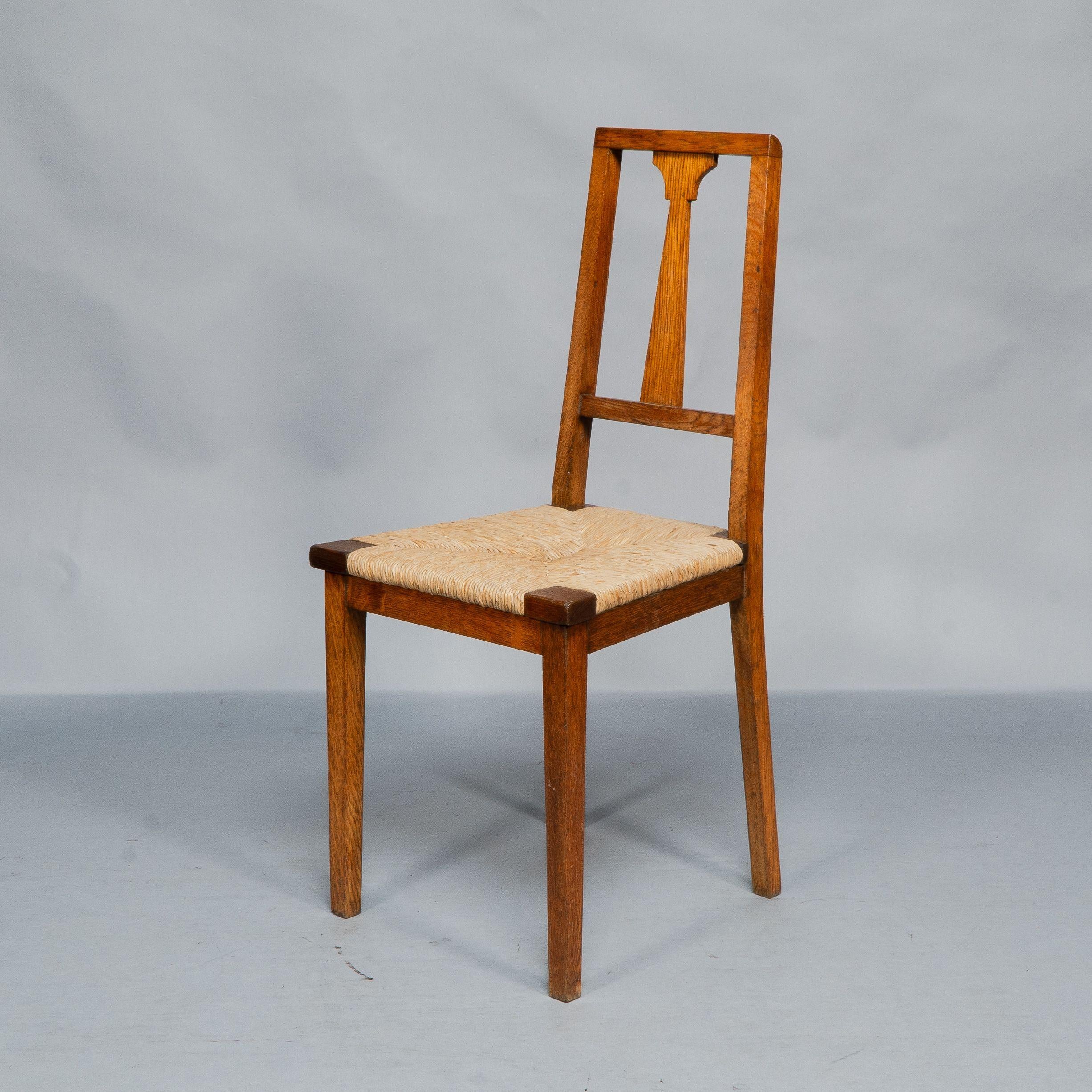 Wylie & Lochhead. Pareja de sillas auxiliares Arts & Crafts de roble principios del siglo XX en venta