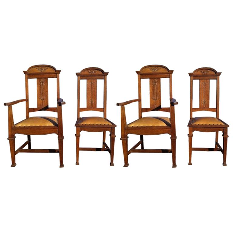 Wylie & Lochhead, ensemble de quatre chaises de salle à manger Arts & Crafts en chêne avec sièges en cuir en vente