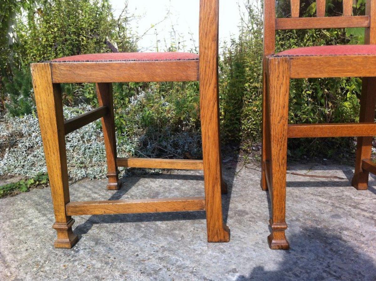Étain Wylie & Lochhead, ensemble de six chaises de salle à manger Arts & Crafts en chêne avec incrustations en étain en vente