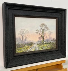 Tracks de ferme en paysage boisé rose et vert par un artiste britannique du 20e siècle