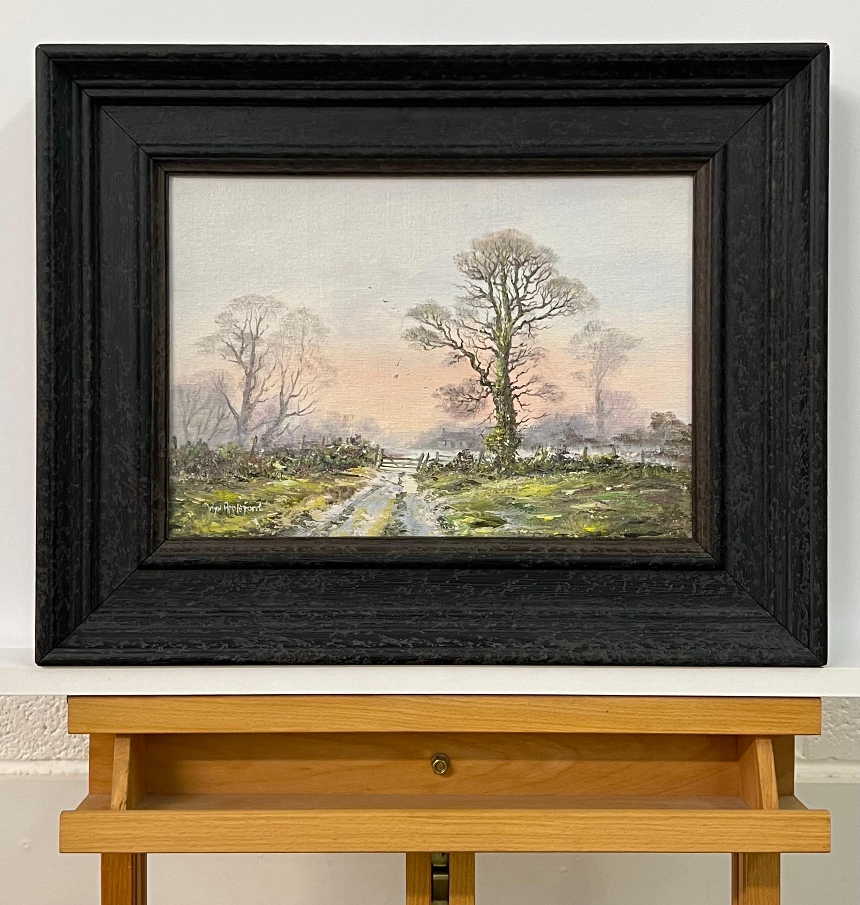 Tracks de ferme en paysage boisé rose et vert par un artiste britannique du 20e siècle - Réalisme Painting par Wyn Appleford