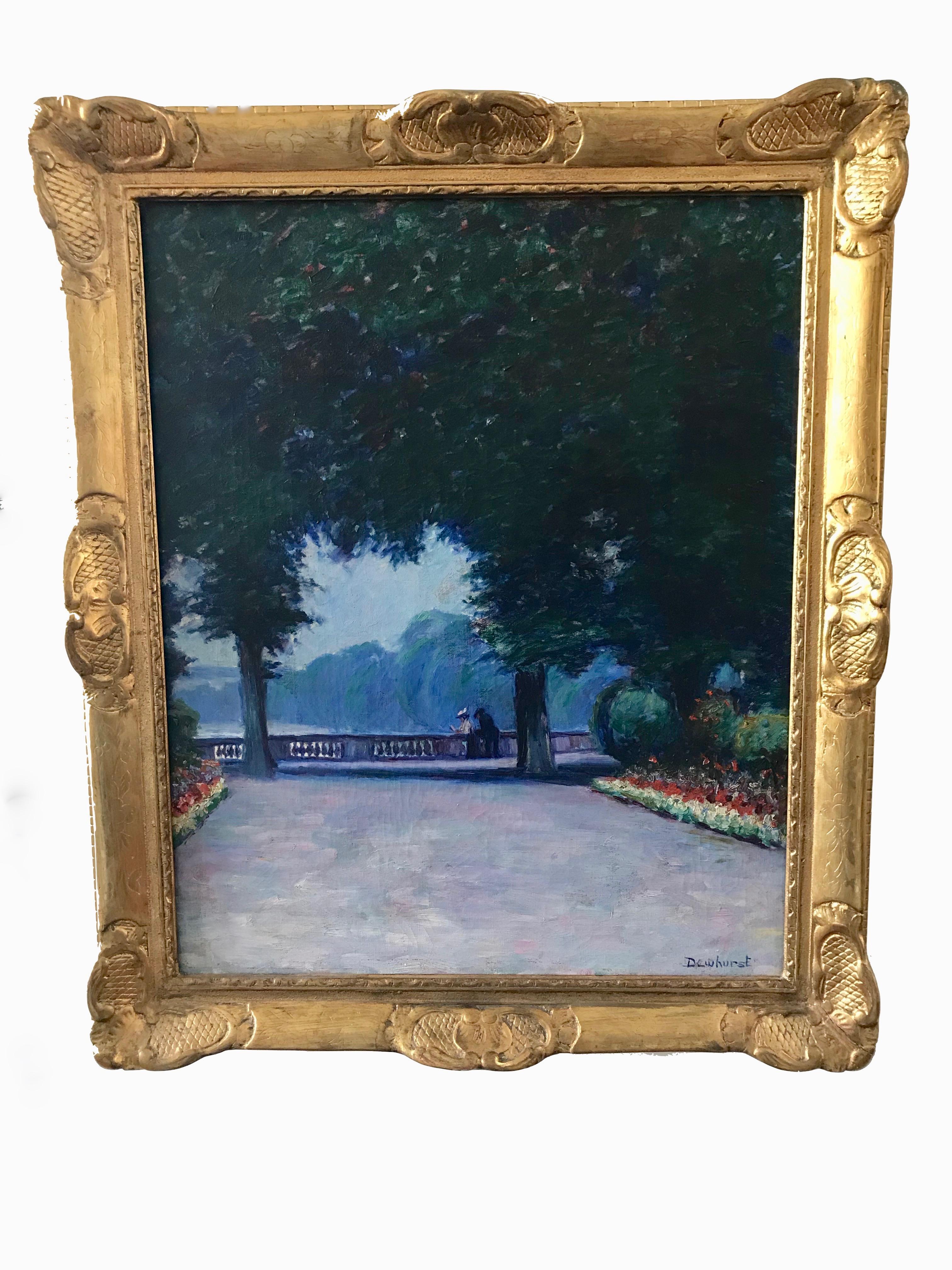 Dewhurst malte mehrere Gemälde des Parks, der das Schloss von Versailles umgibt. In diesem Beispiel lenken das dramatische Laub der Bäume und die Allee der Sommerblumen den Blick auf ein Paar, das sich auf der Balustrade unterhält.

Wynford Dewhurst