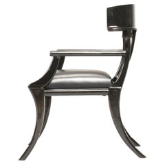 Wynn- Fauteuils à pieds sabres en bois et cuir noirs, couleurs et tissu d'ameublement personnalisables