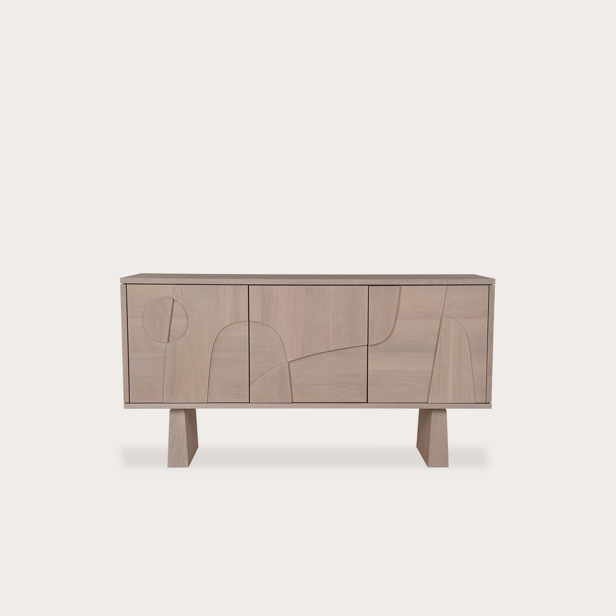 Sculpté Buffet Wynwood de Sebastian Herkner en bois de chêne massif en vente